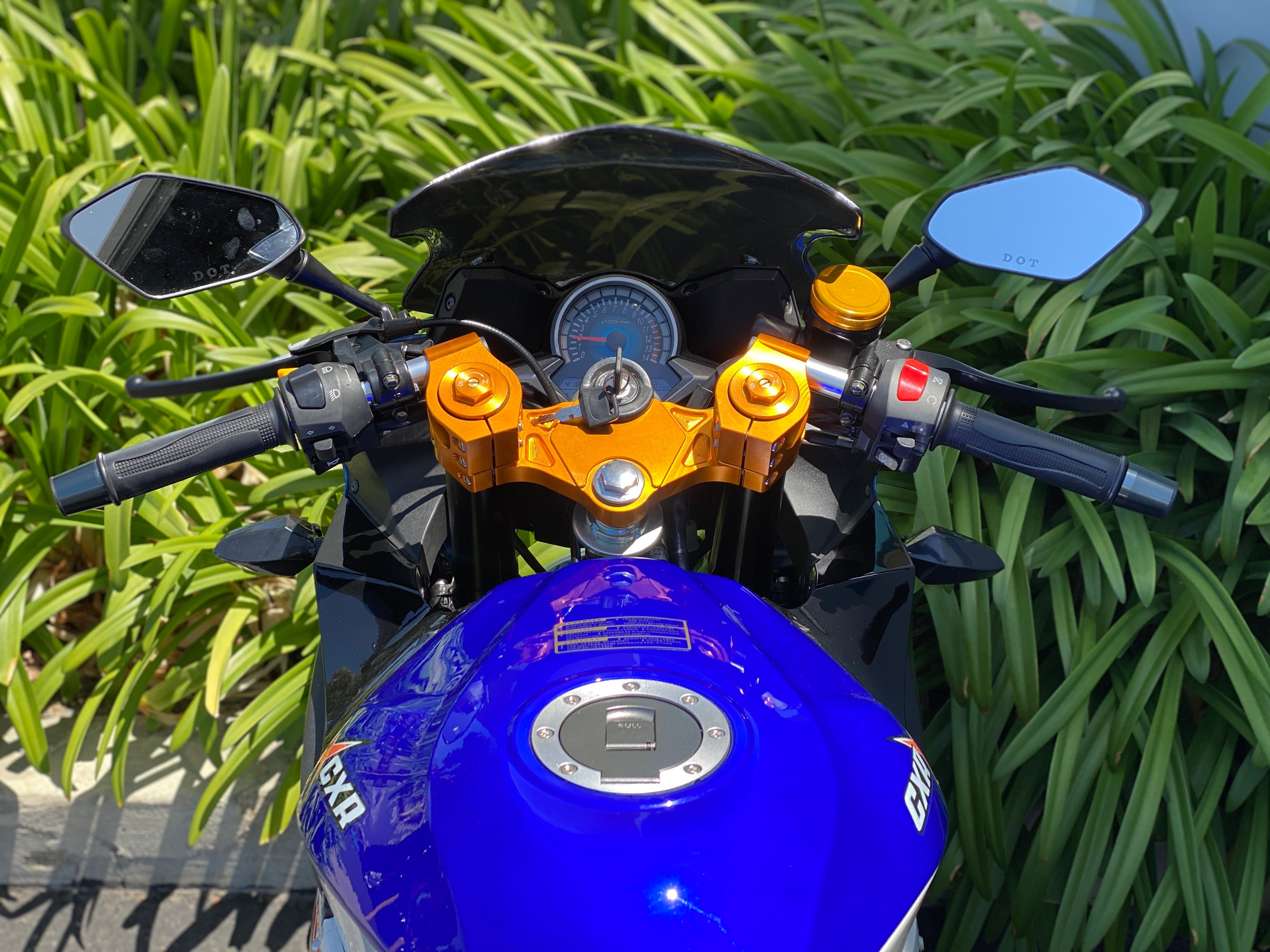Venom X22R 250cc Motorcycle - 5-Speed Manual Transmission, Street Legal Dirt Bike for Adults, Off-Road & Commuting