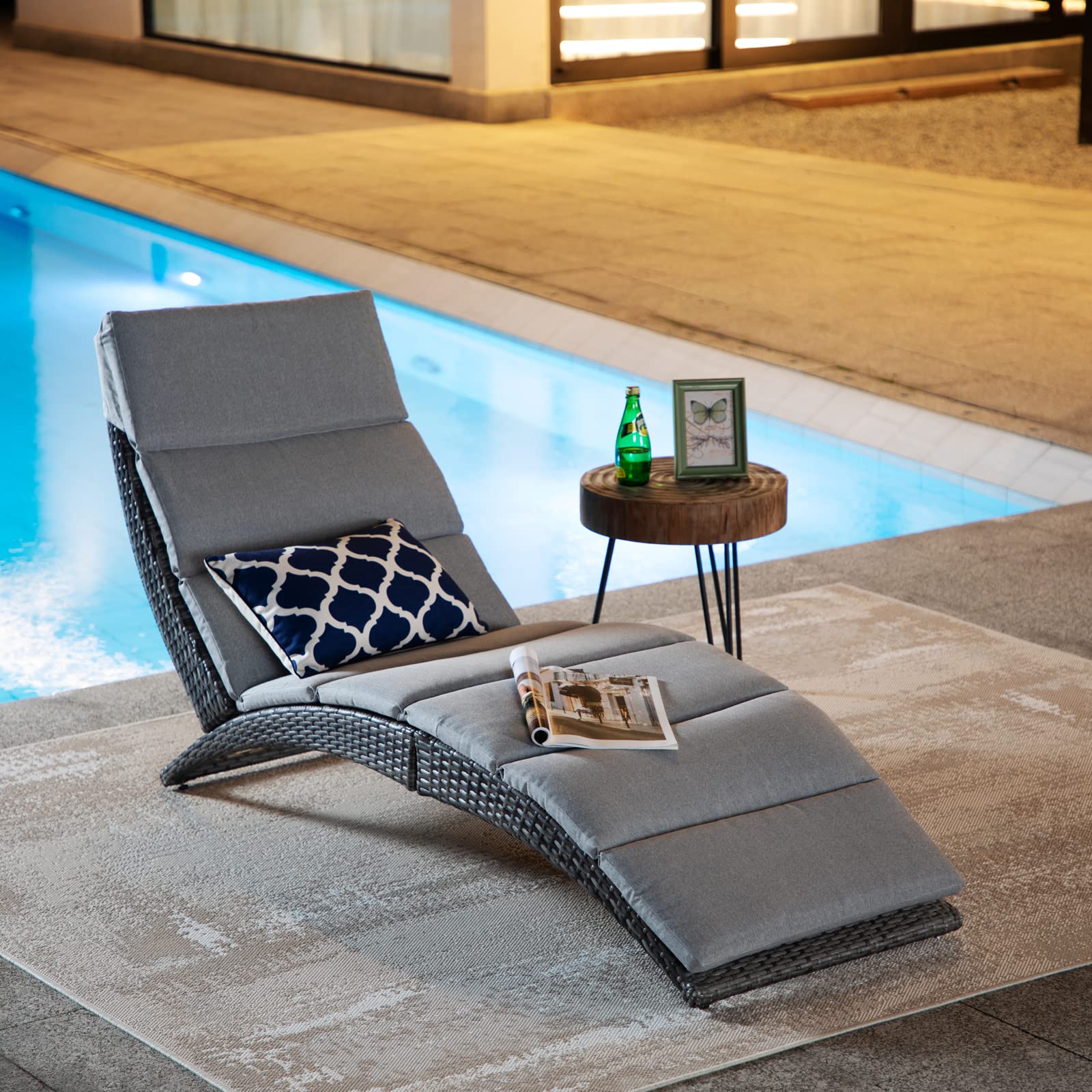 JOIVI Patio Chaise Lounge Chairs - Foldable Outdoor Rattan Recliner with Removable Light Gray Cushion, Waterproof Poolside Sunbathing Chair for Backyard, Garden, Balcony & Beach Relaxation | Perfect for Sunbathing, Lounging & Outdoor Leisure
