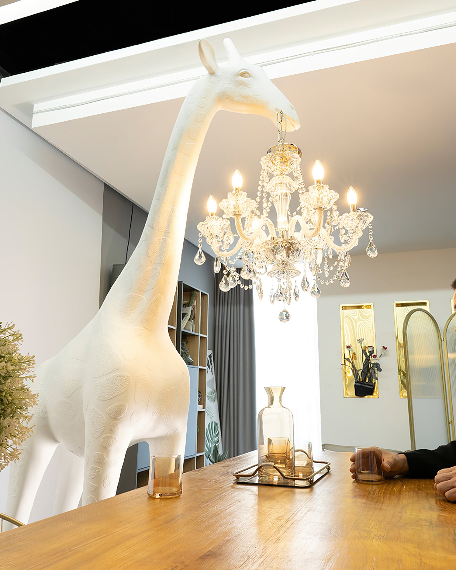 Modern Giraffe Sculpture Floor Lamp - Handmade Animal Decor for Living Room, Nursery & Bedroom - Tall Standing Light for Home & Office Decor