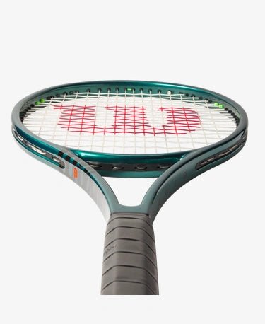 Wilson Blade PRO 98 (16x19) V9 Tennis Racket - Premium Carbon Fiber Tennis Racquet for Advanced Players | Perfect for Competitive Matches & Training Sessions