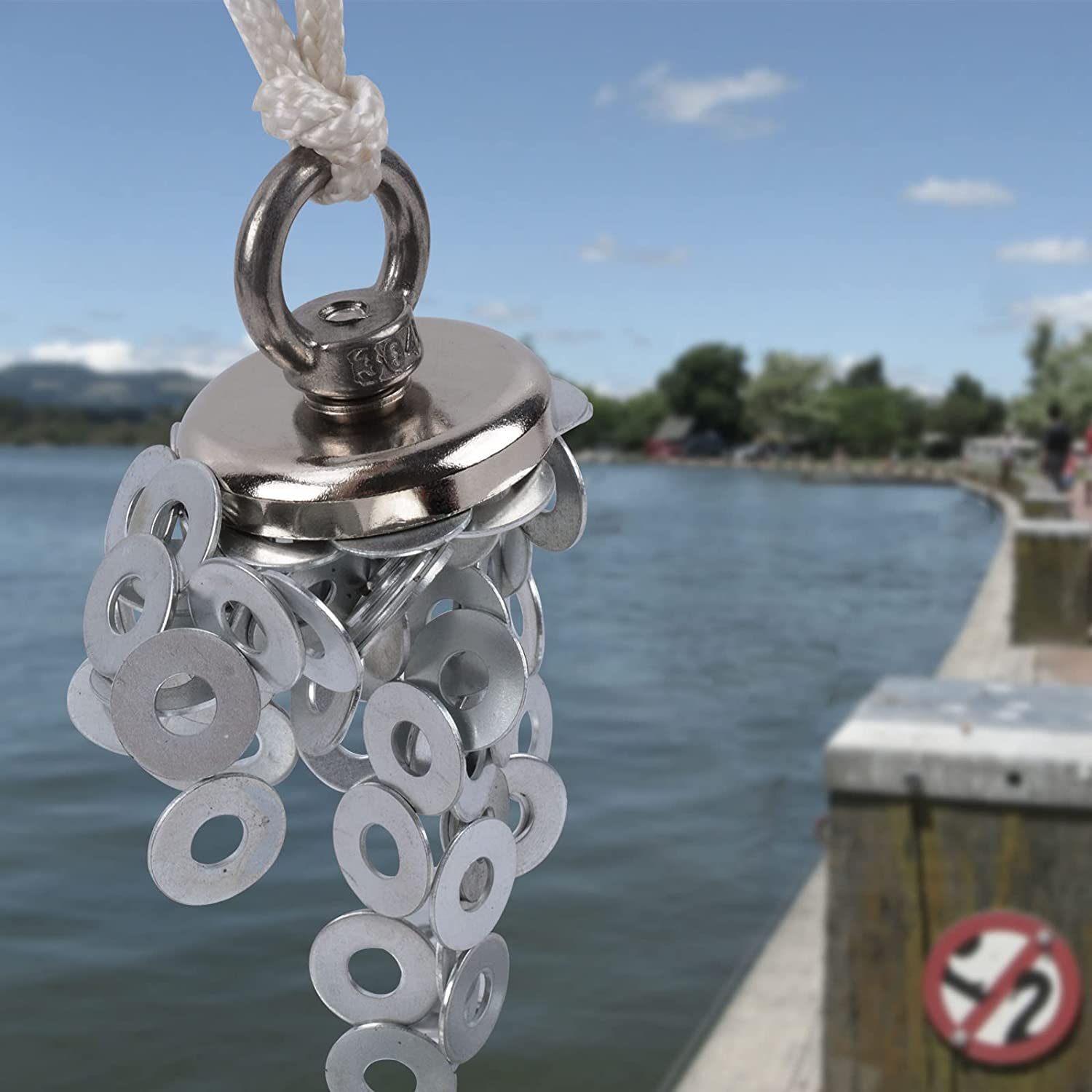 OCEUMAOA Neodymium Fishing Magnet - 70kg Pulling Force, 42mm Diameter with Lifting Rings & Screws - Ideal for Magnet Fishing, Metal Detecting, Workshop & Home Use - Strong Large Rare Earth Magnets for Underwater Treasure Hunting