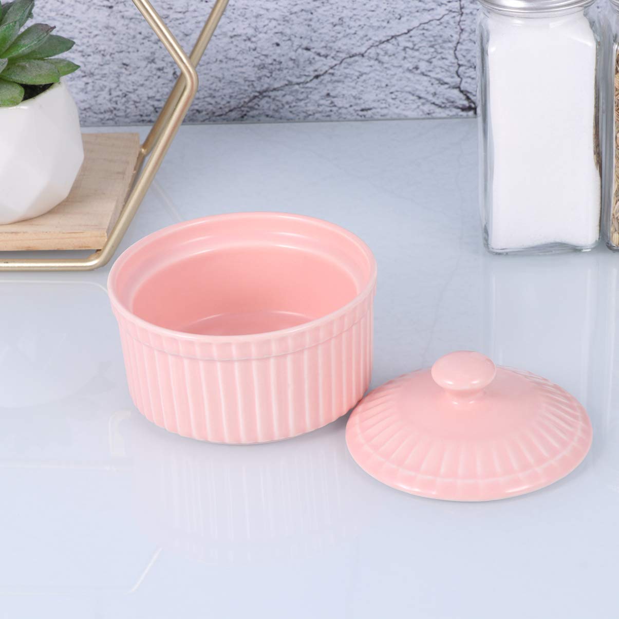 Cabilock Porcelain Ramekins with Lid - 4oz Small Baking Dishes for Desserts, Custard, Pudding & Creme Brulee - Pink Ceramic Dipping Bowls for Kitchen, Restaurant & Party Serving