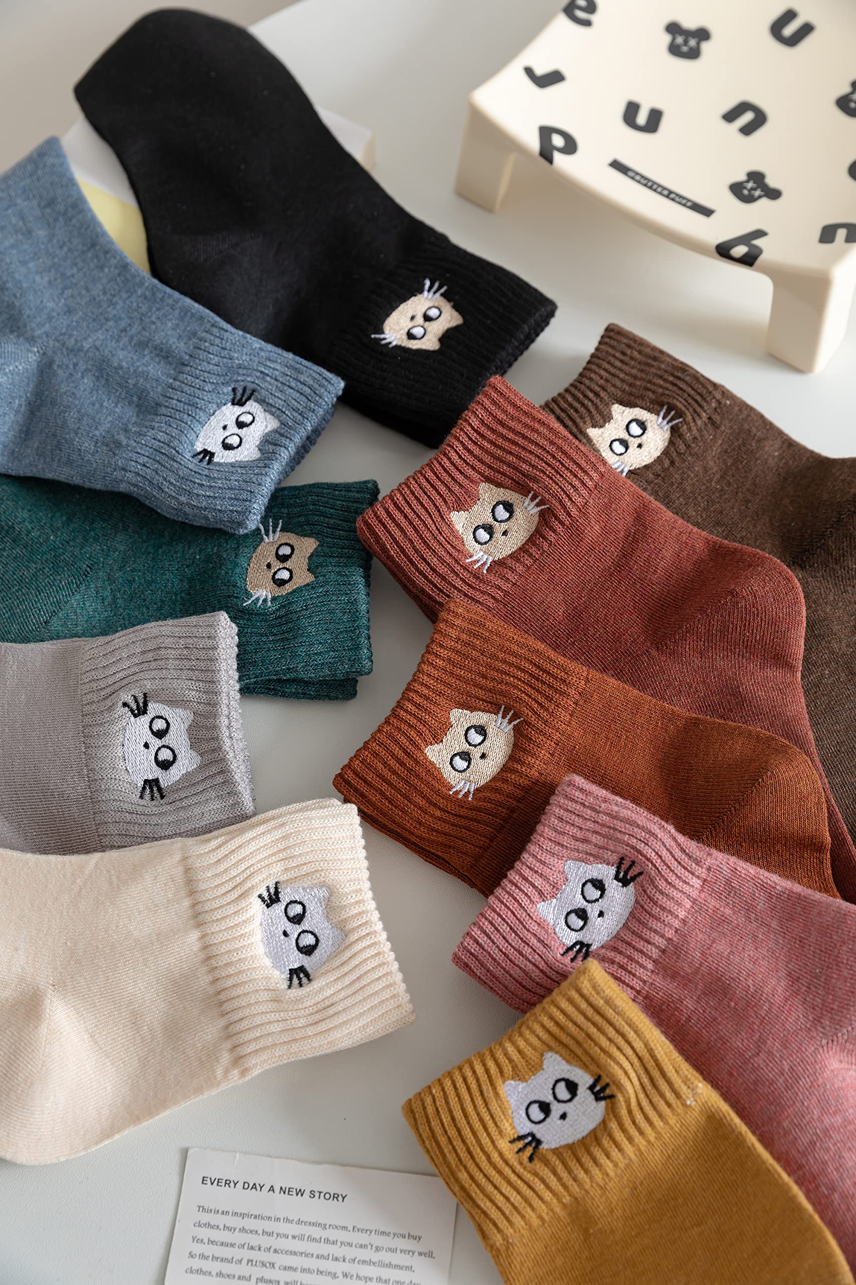 5 Pairs Cute Cat Socks for Women - Animal Print Ankle Socks - Funny Christmas Gifts for Cat Lovers - Perfect for Casual Wear, Gifts & Holiday Outfits