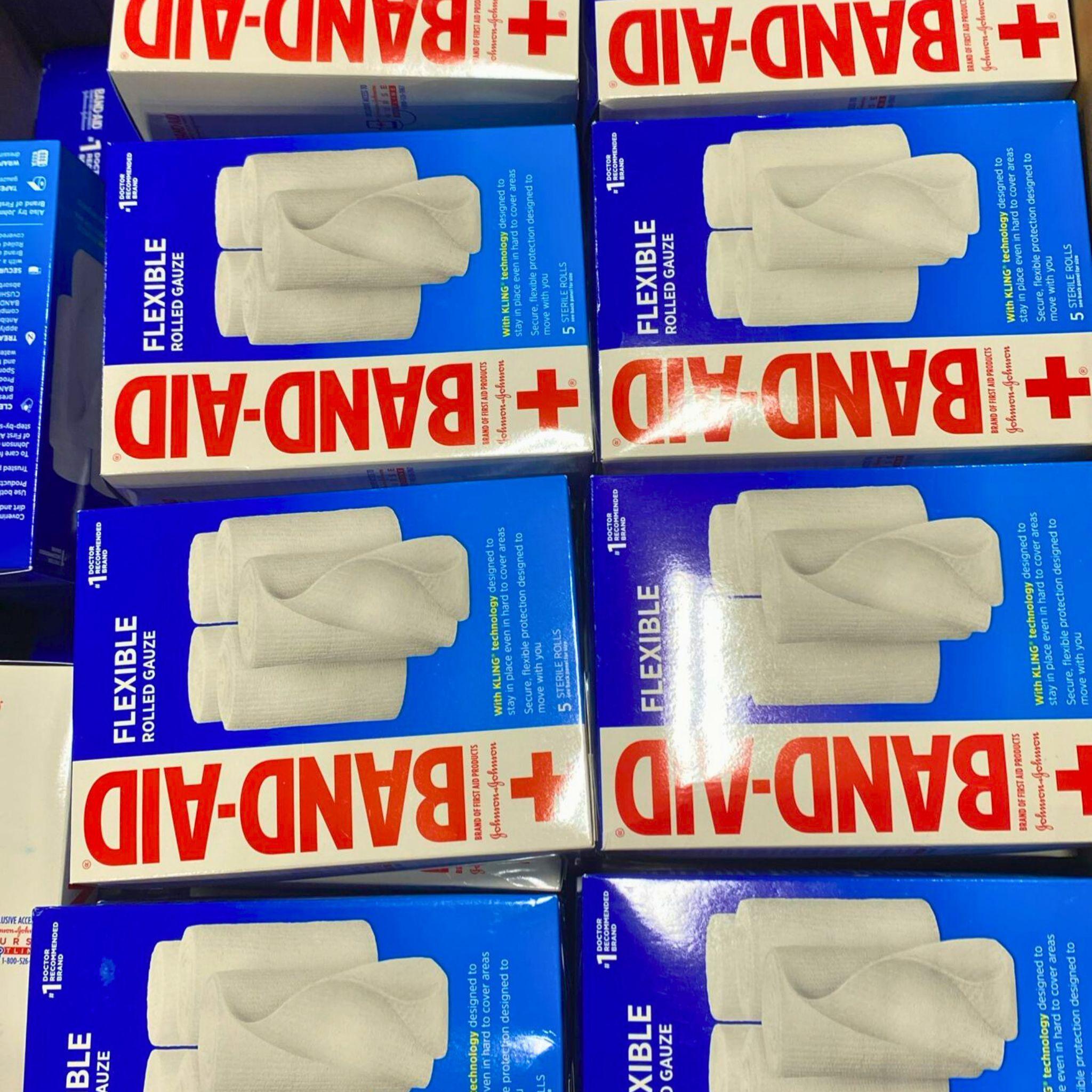 Johnson & Johnson Flexible Rolled Gauze Bandages - 5 Sterile Rolls (74 Pieces) - First Aid Wound Care for Cuts, Scrapes & Burns - Home, Office & Emergency Kit Essential