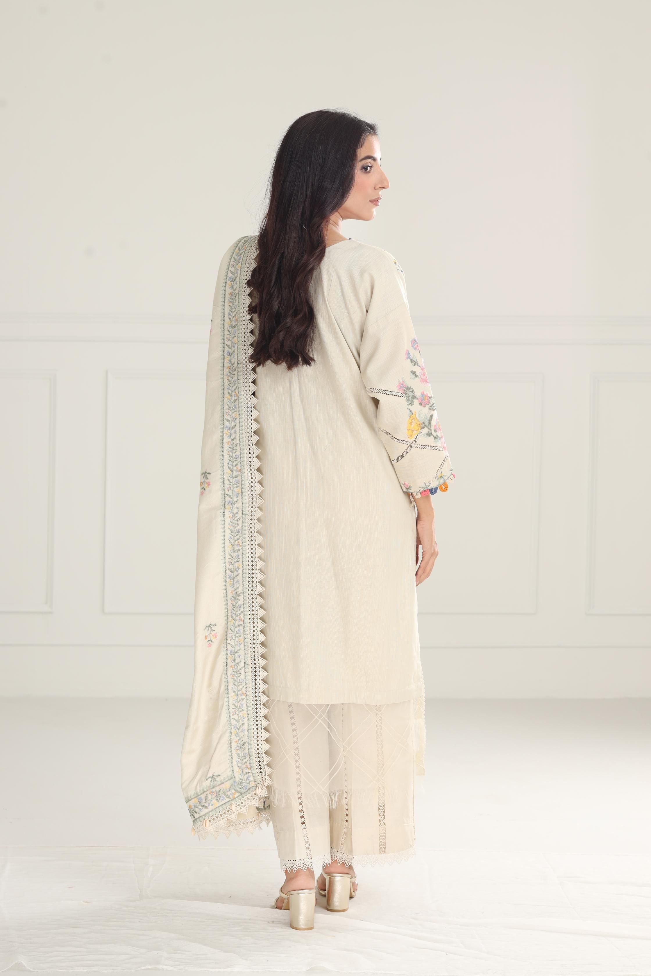 Sana Safinaz Muzlin Winter Stitched Suits Collection - Pakistani Designer Formal & Party Wear for Women - Perfect for Weddings, Festivals & Special Occasions