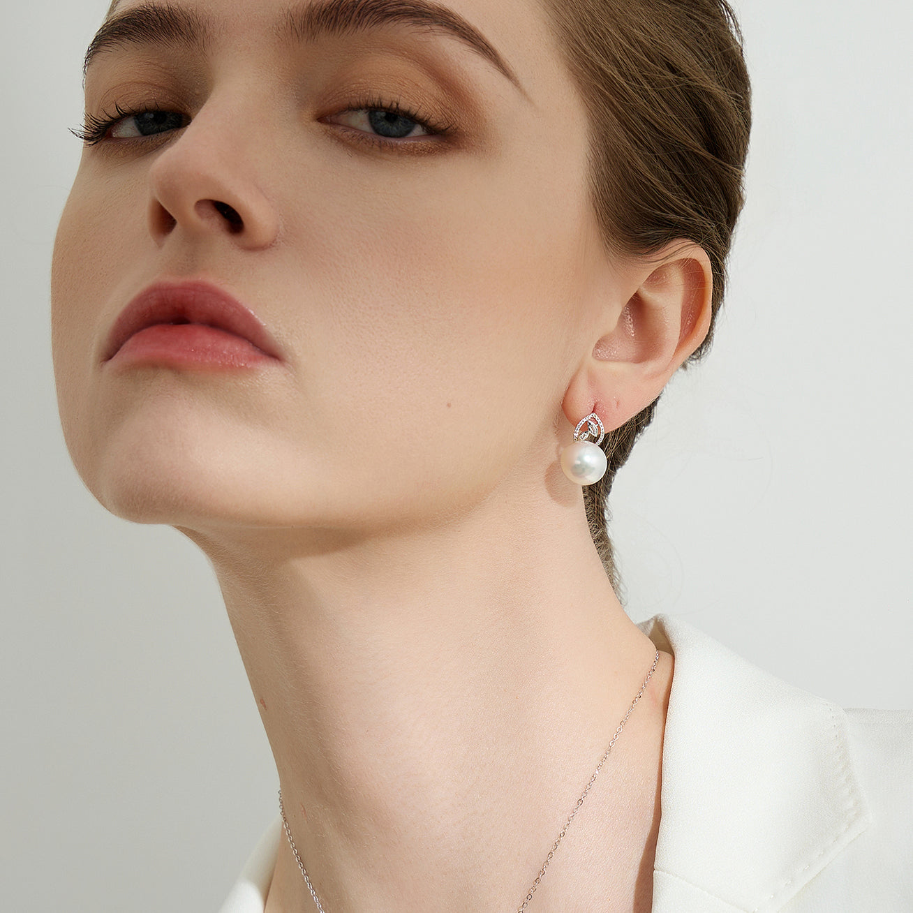 18K Solid Gold Australian White Pearl Stud Earrings for Women - Elegant & Timeless Jewelry Gift for Wedding, Anniversary & Special Occasions
