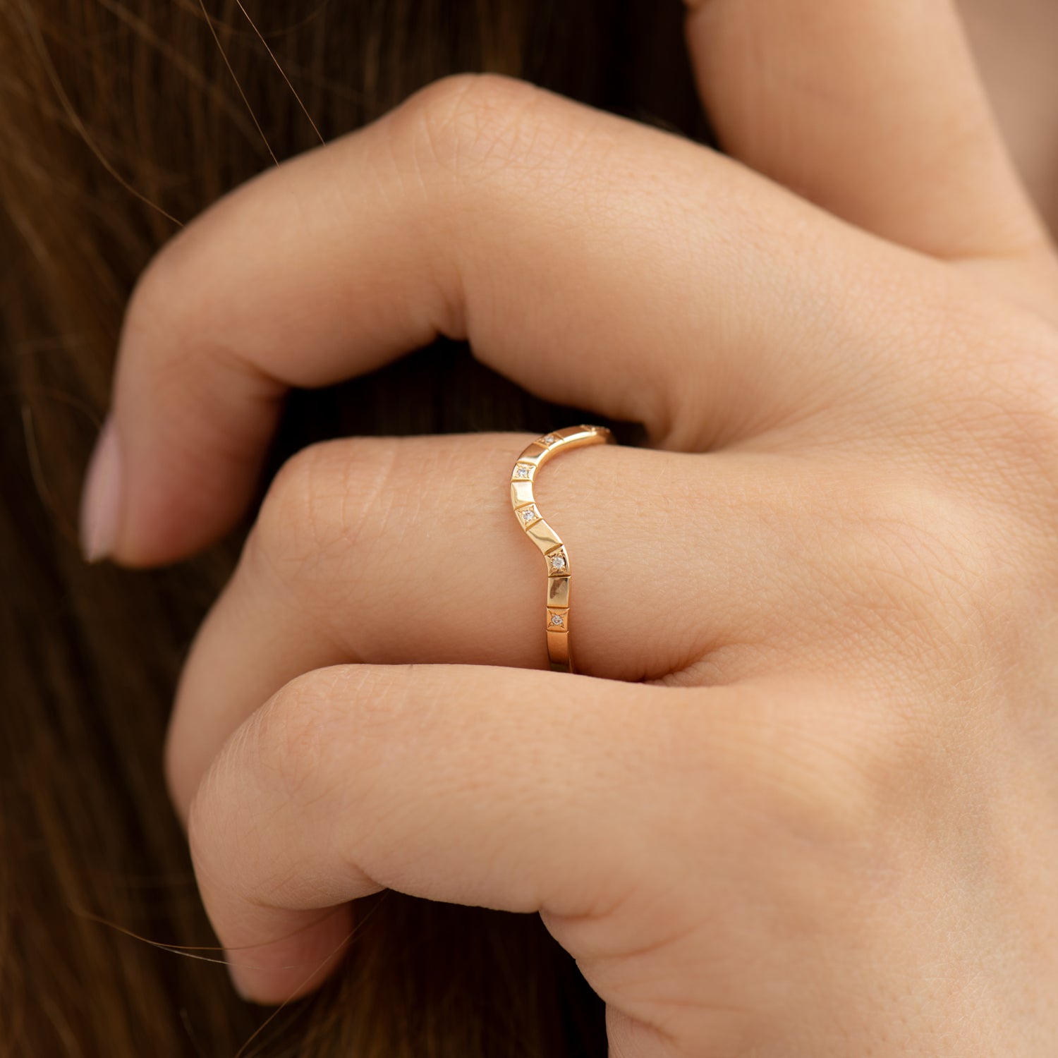 Elegant Curved Wedding Band with Brilliant Diamonds for Women - Perfect for Engagement, Anniversary & Romantic Occasions