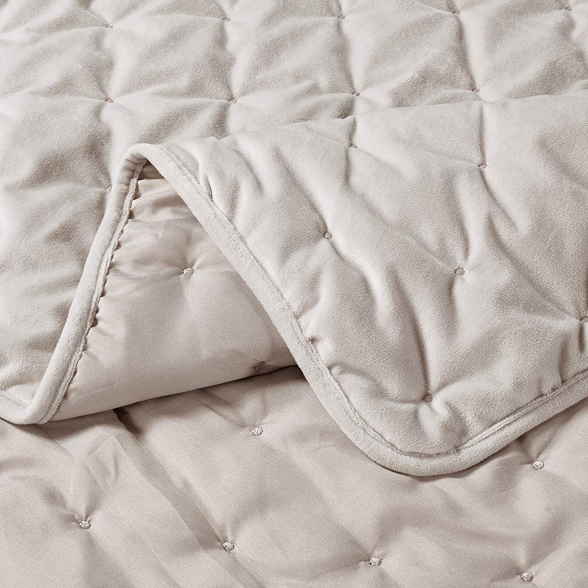 Royal Hotel Luxury 100% Velvet Queen Size Quilt Set - Fluffy Velvet Beige Bedspread 92x96 Inches, 3pc Oversized Coverlet for Bedroom Decor | Perfect for Master Bedroom, Guest Room & Cozy Winter Nights