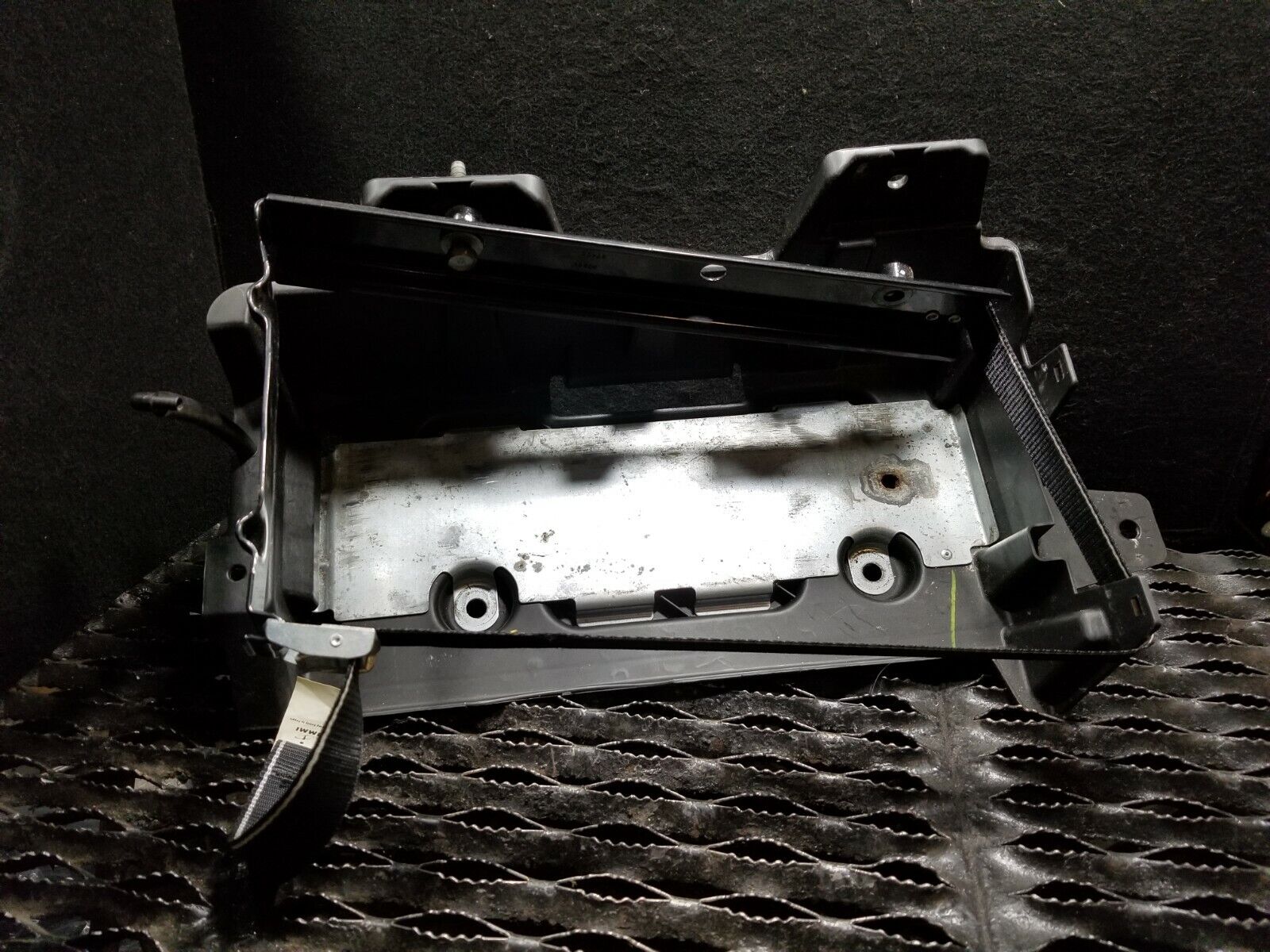 05 06 07 Dodge Magnum 5.7L Battery Tray Holder - Heavy Duty Metal Mount Bracket OEM Replacement - Perfect for Engine Bay Organization & Car Maintenance