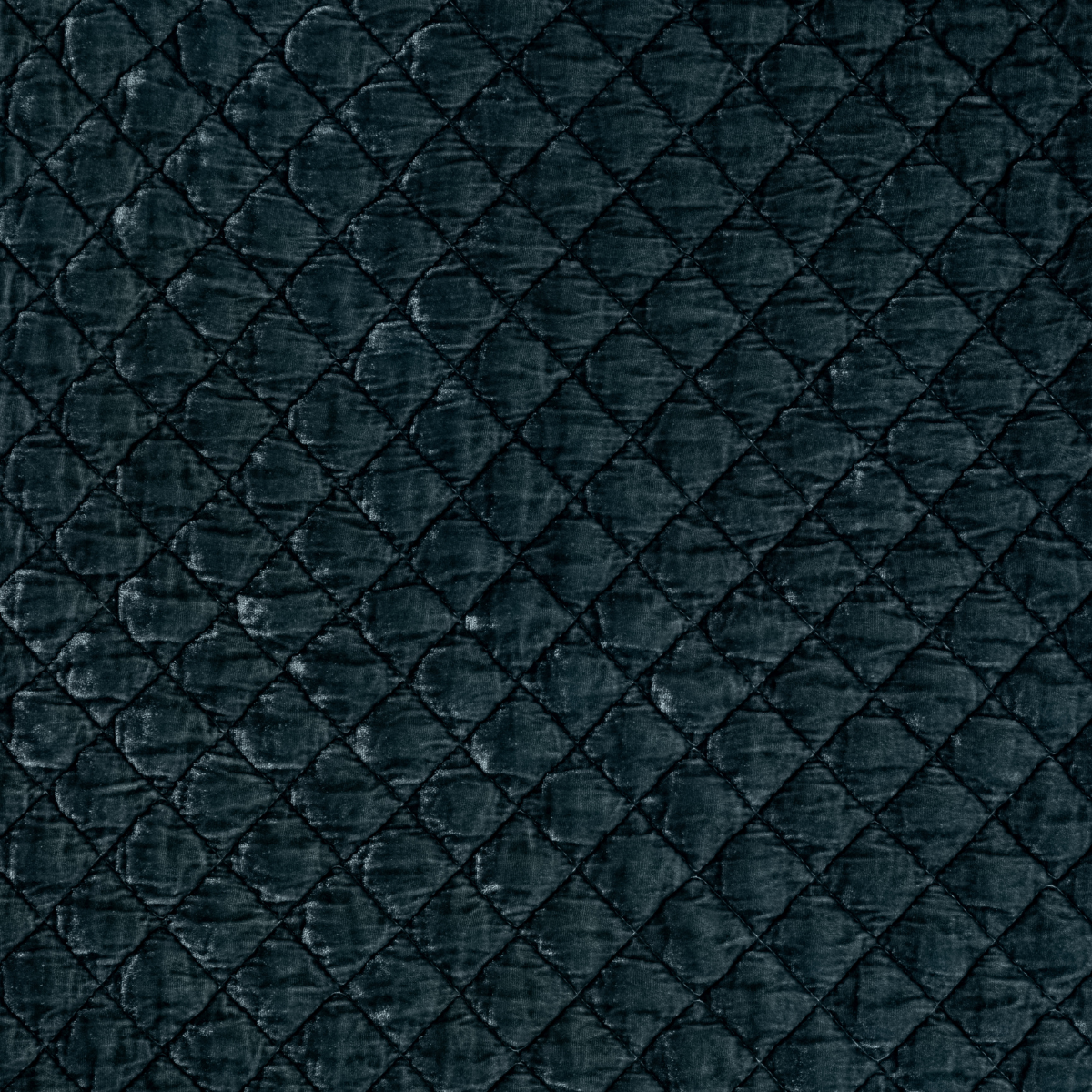 Luxury Silk Velvet Quilted Blanket - Ultra Soft & Warm Bedding for All Seasons - Perfect for Home, Office, and Travel Use