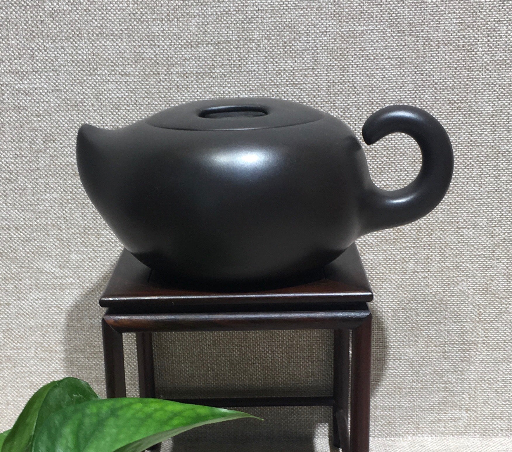Premium Yixing Purple Clay Teapot - Qing Shui Ni Clay, Ox Design - Master Cao Lanfang (National-Level Senior Artisan) | Perfect for Gongfu Tea Ceremony, Chinese Tea Culture, and Collectors