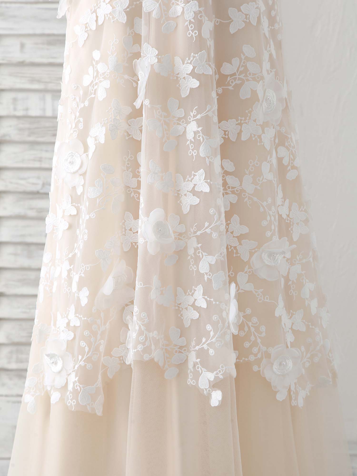 Elegant Champagne Tulle Lace Applique Long Prom Dress for Evening Gala - Perfect for Formal Dances, Weddings & Special Occasions