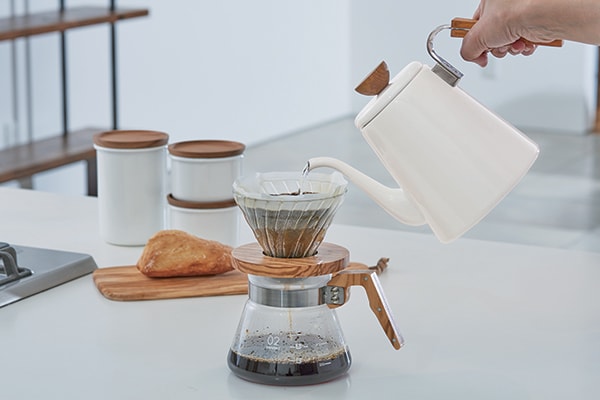 Hario Bona Coffee Drip Kettle 800ml - Premium Japanese Pour Over Kettle for Specialty Coffee Brewing - Perfect for Chemex, V60, and French Press Coffee Makers at Home or Cafe