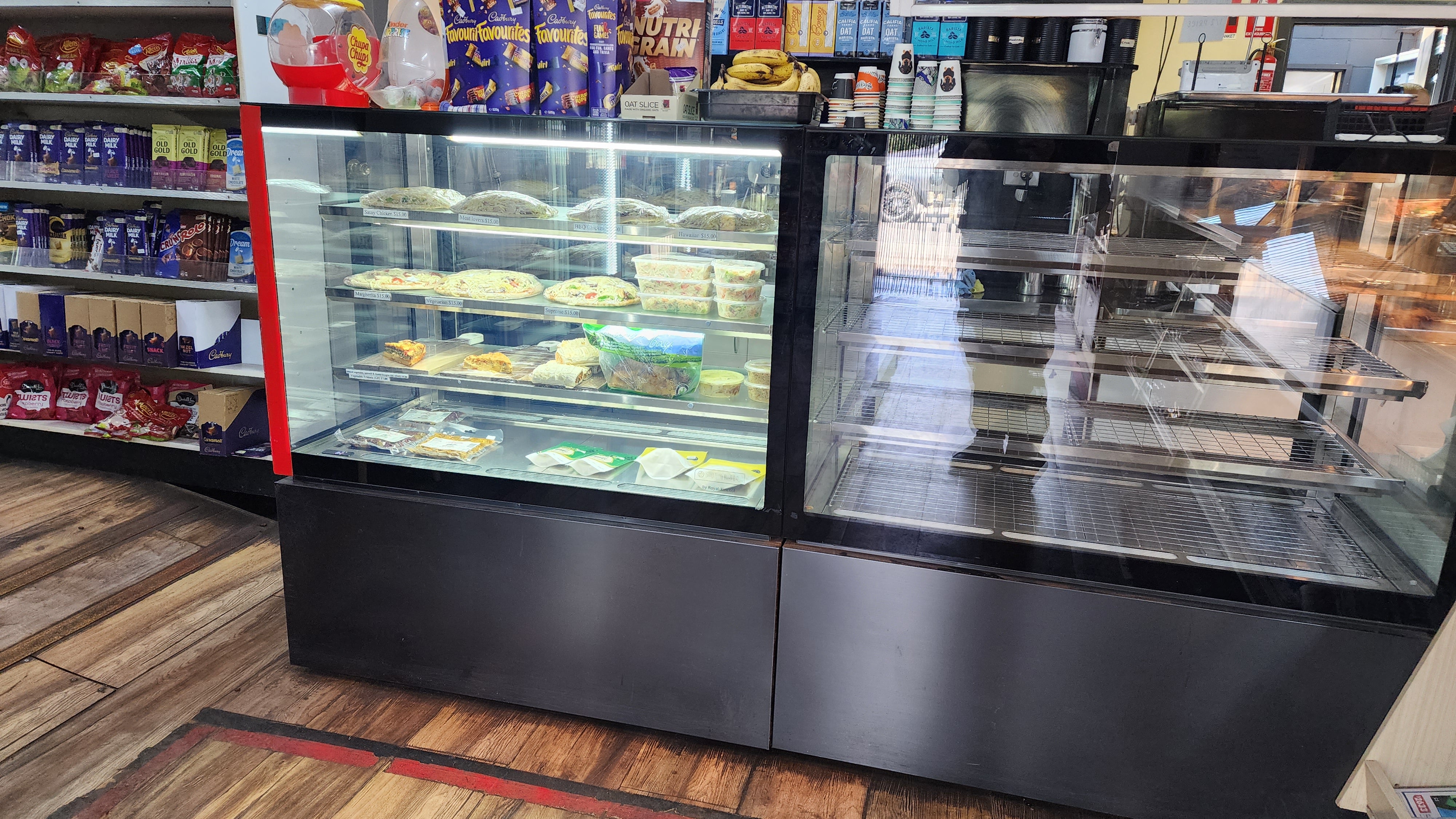 Anvil Hot 4-Tier Commercial Glass Display Showcase - 1200 NDHV4740 for Restaurants, Bakeries & Retail Stores