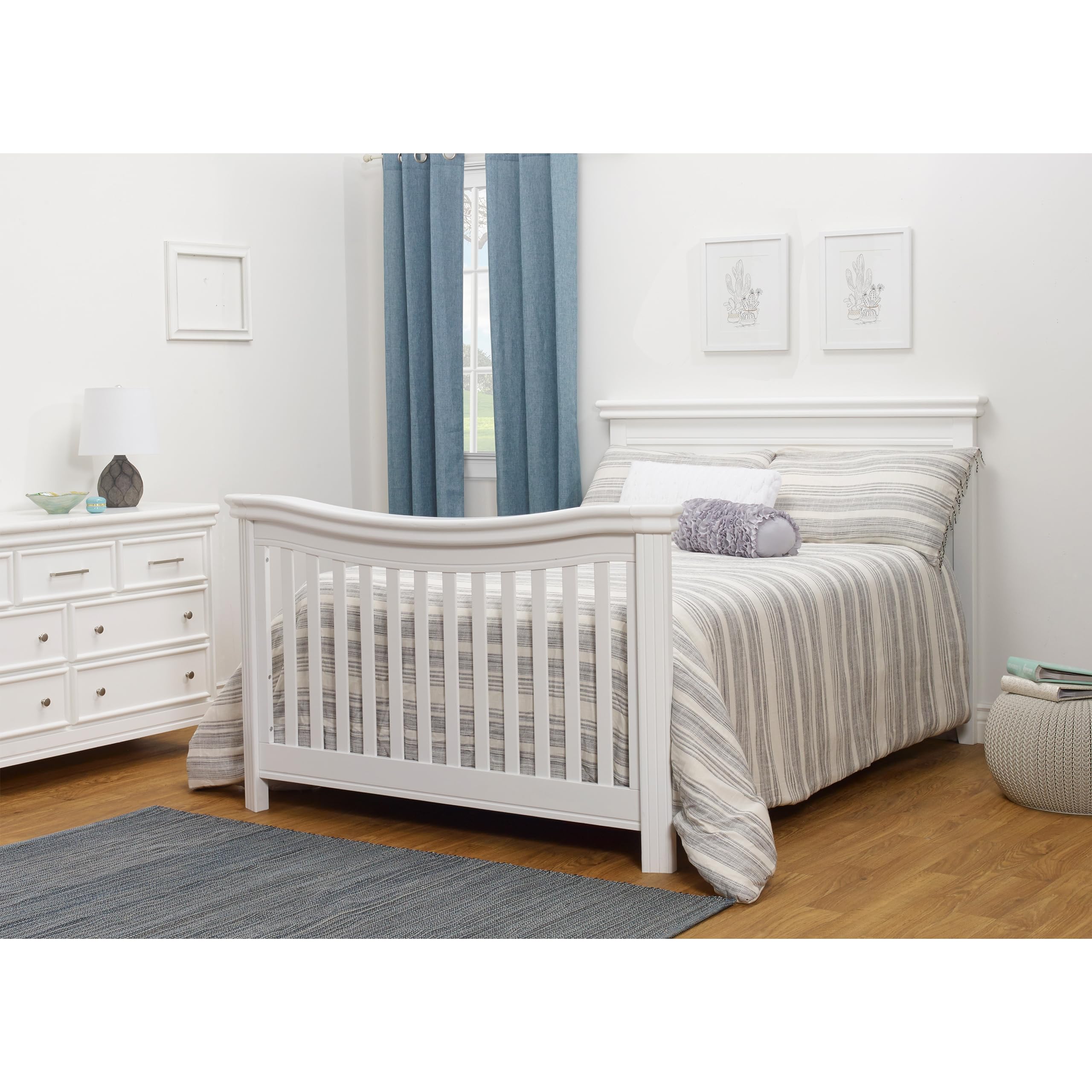 Sorelle Finley Lux Flat Top Crib - Modern Baby Crib with Safety Rails, Convertible Design for Nursery - Perfect for Newborns, Toddlers & Small Bedrooms