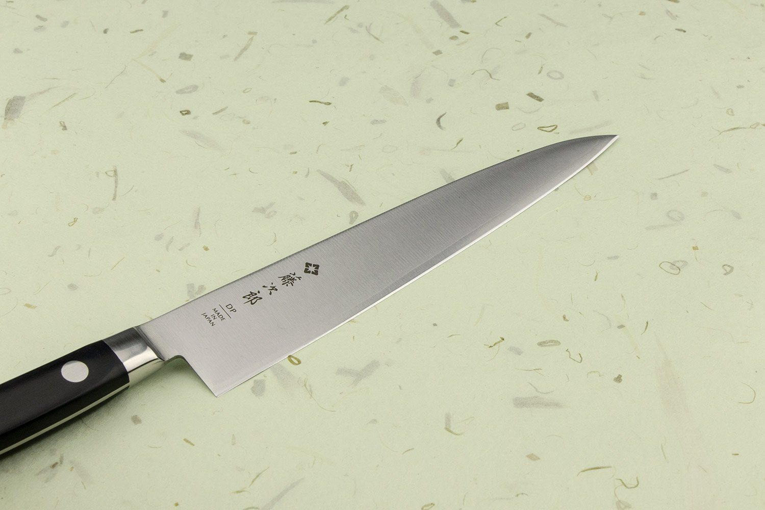 TOJIRO CLASSIC Japanese Petty Knife 180mm - High Carbon Stainless Steel Blade for Precision Cutting - Perfect for Slicing, Peeling & Garnishing in Home Kitchens & Professional Use