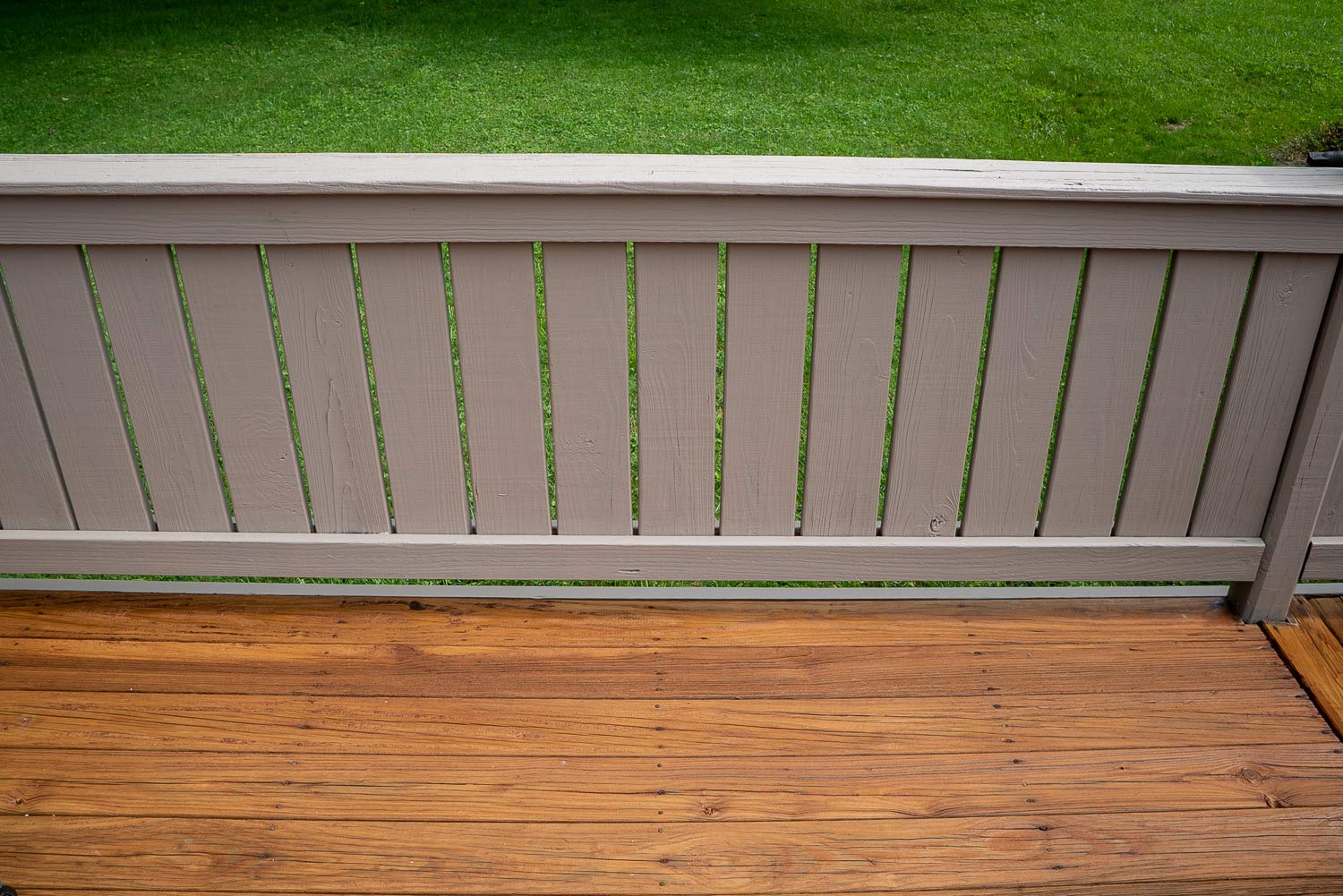 Premium Solid Color Deck Stain & Sealer in One - Water-Based Wood Sealant for Decks, Fences & Siding - 1 Gallon - Classic Taupe - Made in USA - Ideal for Outdoor Wood Protection & Weatherproofing