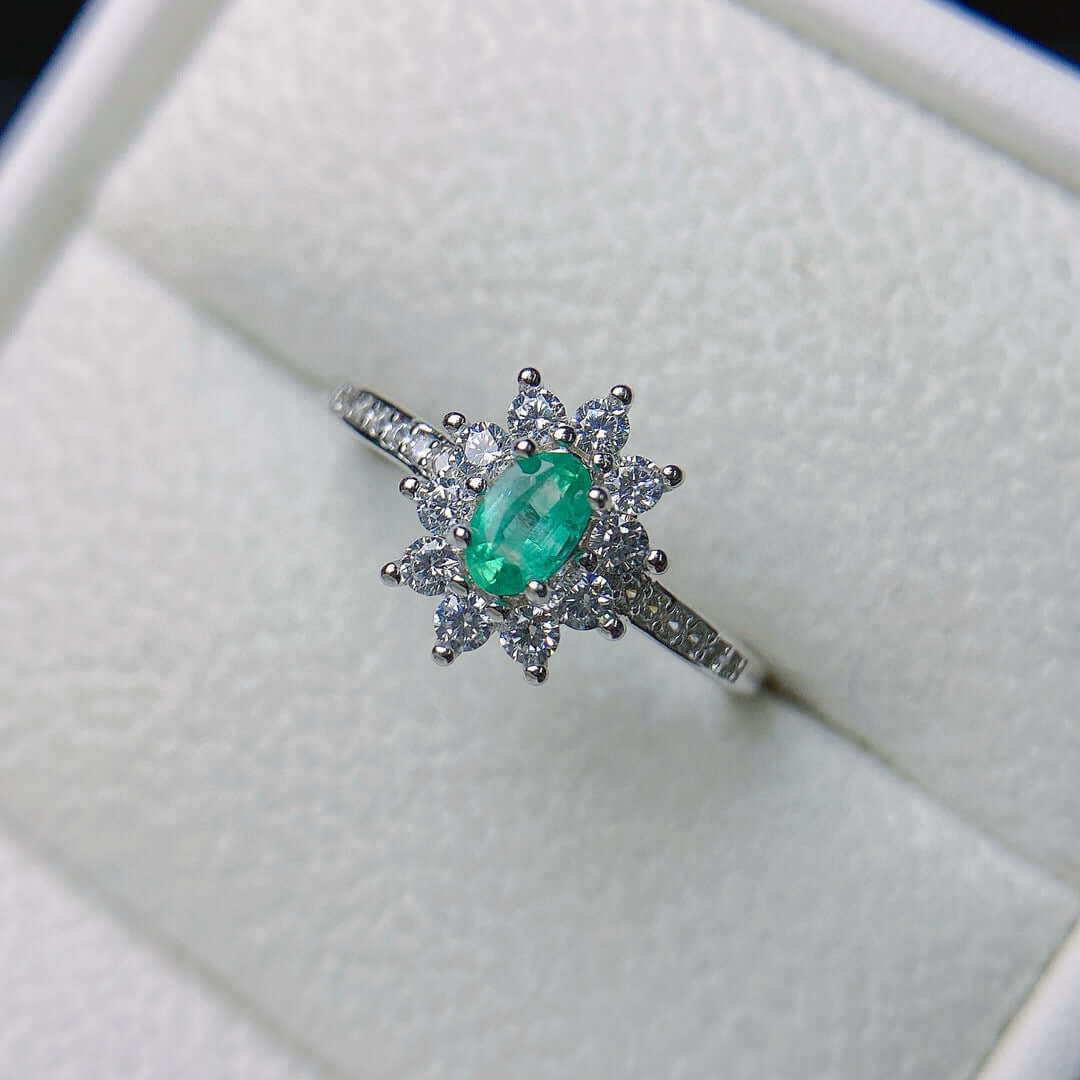 18K Gold Statement Emerald Ring for Women - Elegant Green Gemstone Jewelry for Engagement, Wedding & Special Occasions | NS2403