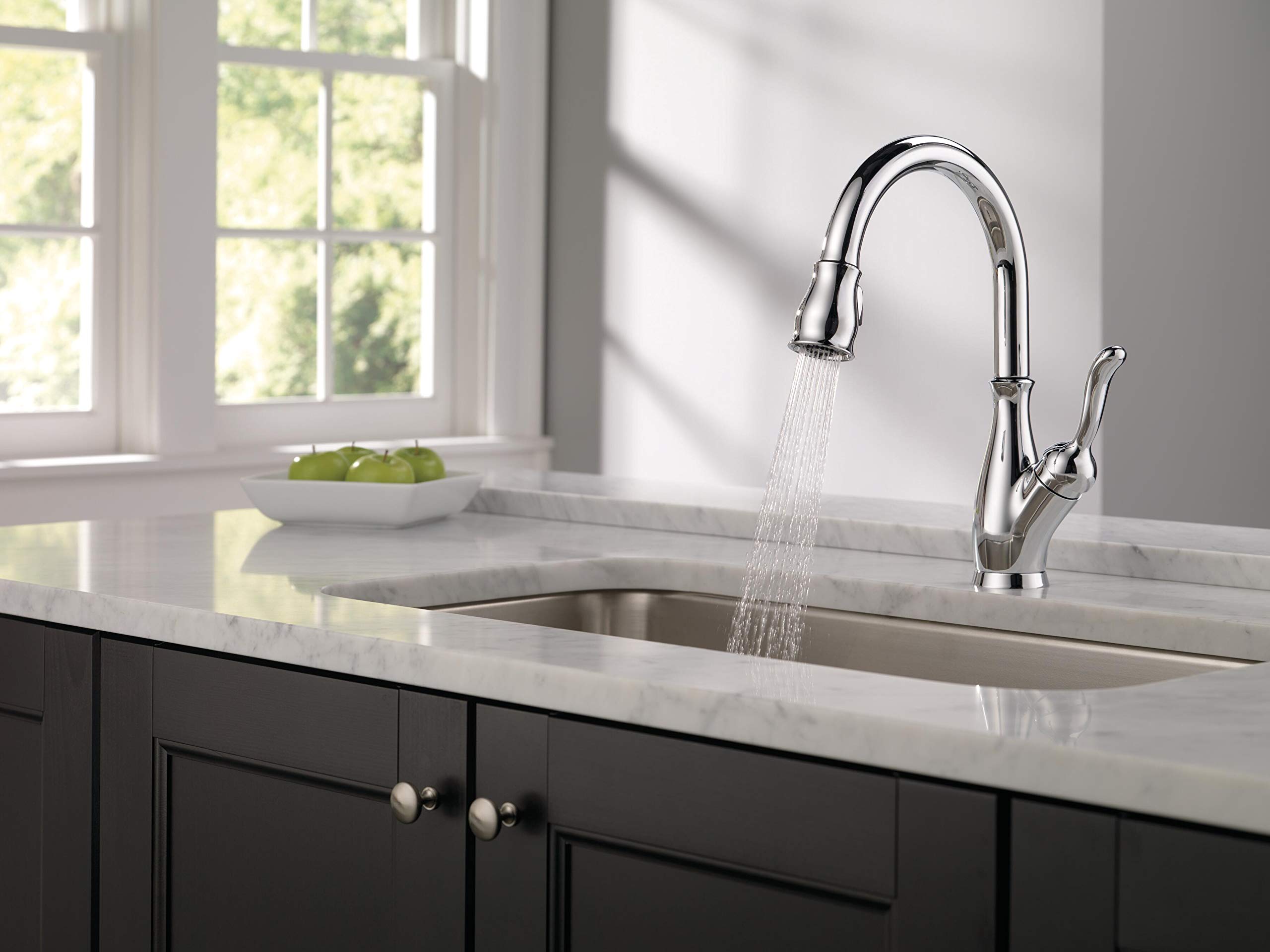 Delta Faucet Leland Single-Handle Pull-Down Kitchen Faucet with Sprayer & Soap Dispenser - Chrome Finish for Modern Kitchen Sinks | Perfect for Cooking, Dishwashing & Food Prep