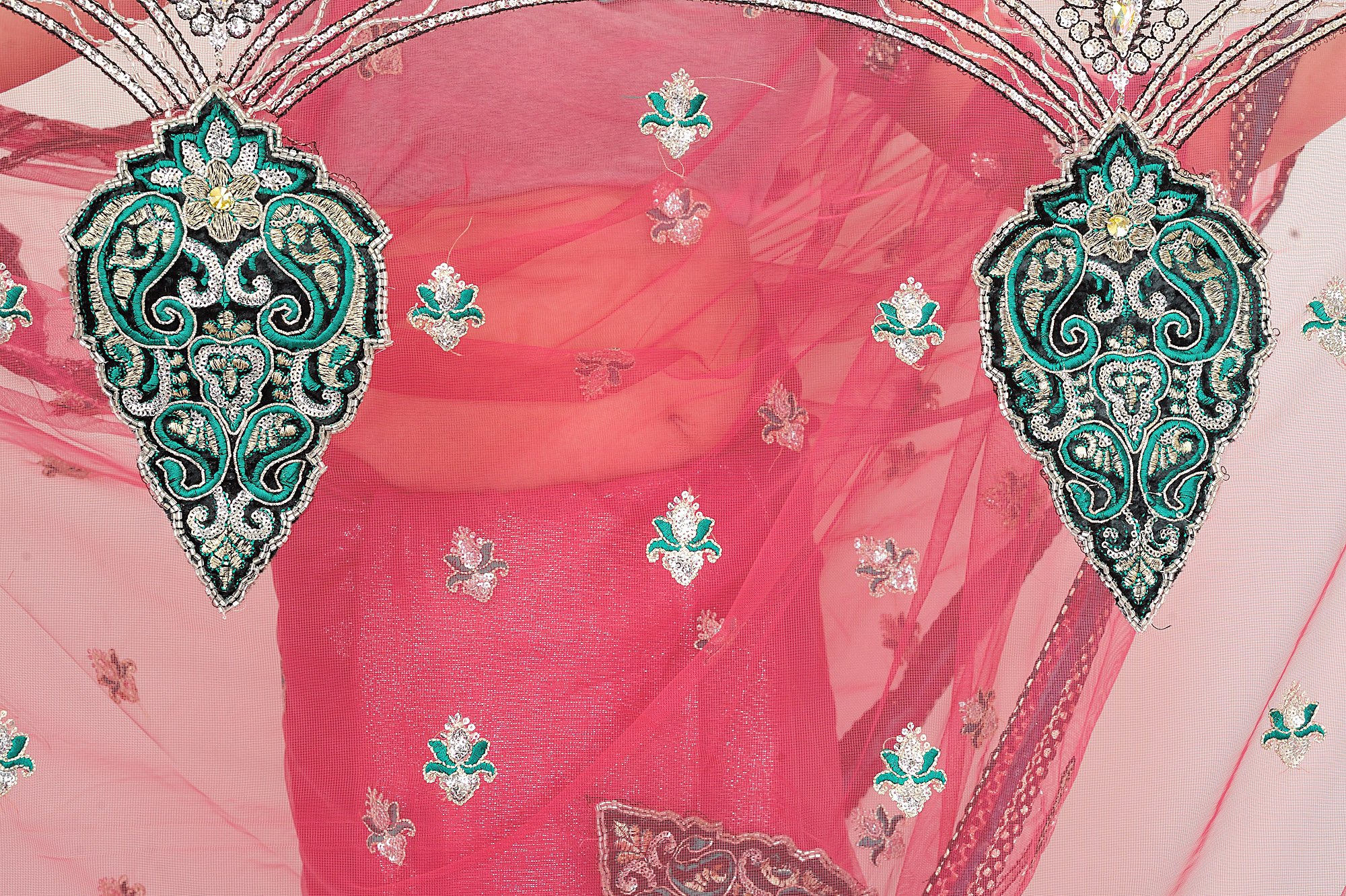 Elegant Pink Rose-Wine Wedding Sari with Embroidered Patches - Perfect for Bridal Shower, Mehendi & Reception Ceremonies