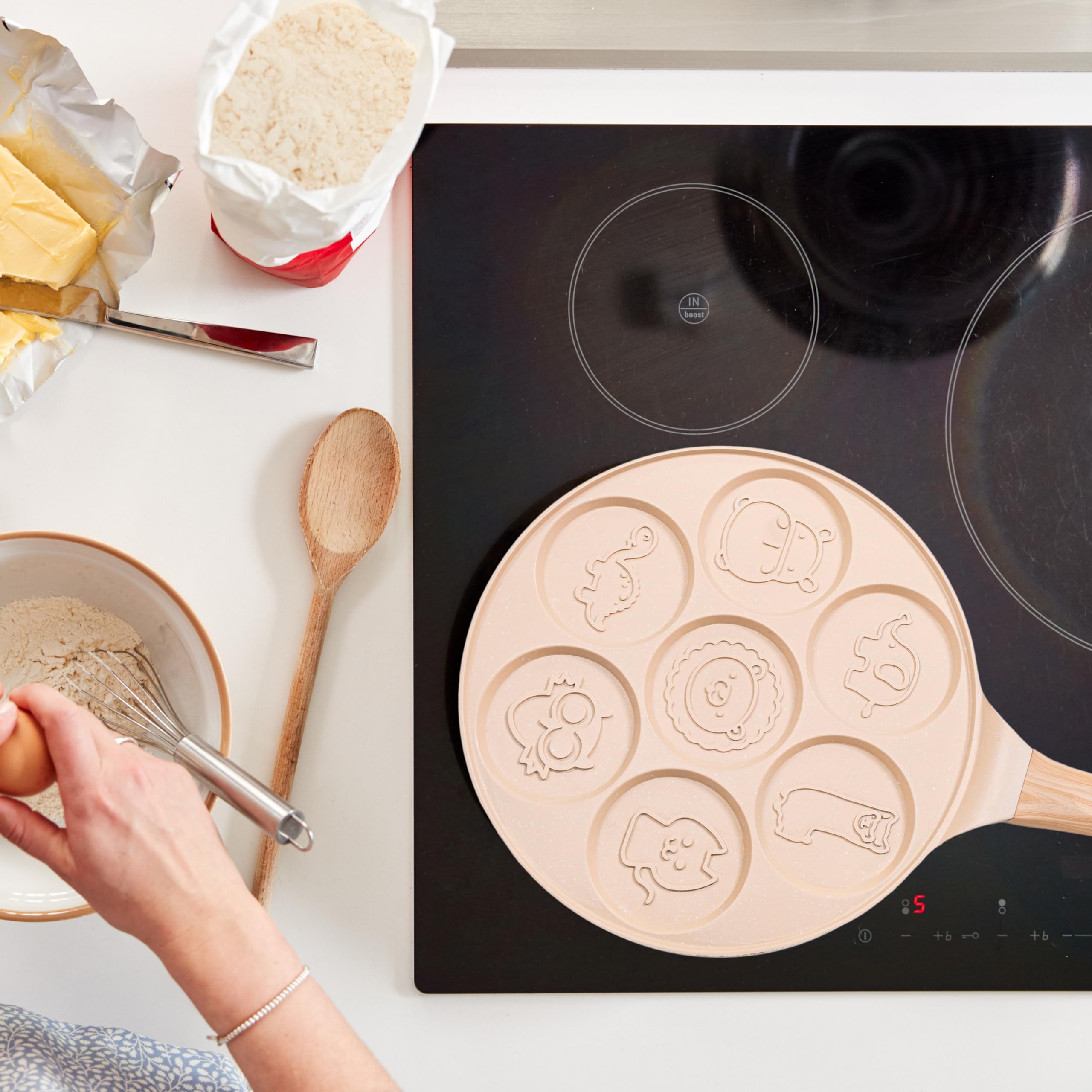 Erreke Non-Stick Pancake Pan with Fun Emoji Faces - 26cm Beige Skillet for Pancakes, Induction & All Cooktops - Perfect for Kids Breakfast & Family Cooking