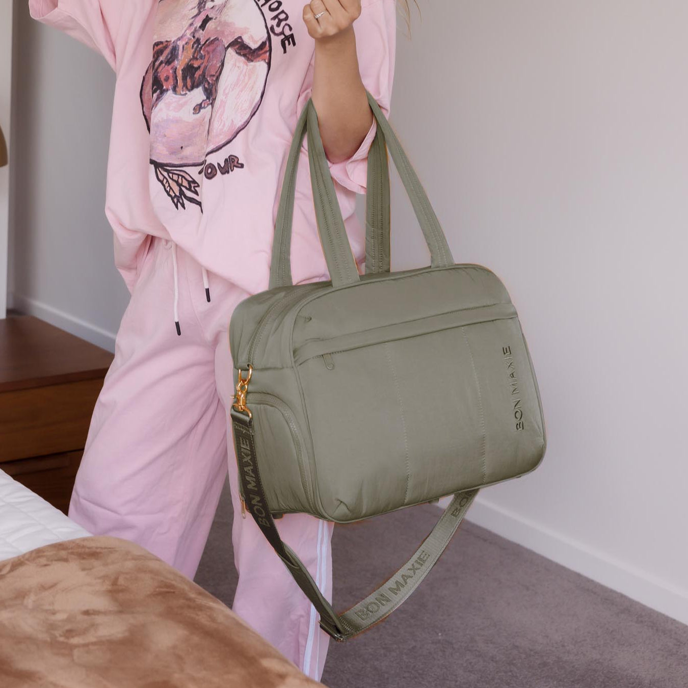 Durable Waterproof Everyday Duffel Bag for Gym, Travel & Work - Lightweight Carry-On Duffel with Multiple Pockets & Adjustable Shoulder Strap - Perfect for Sports, Weekend Getaways & Business Trips