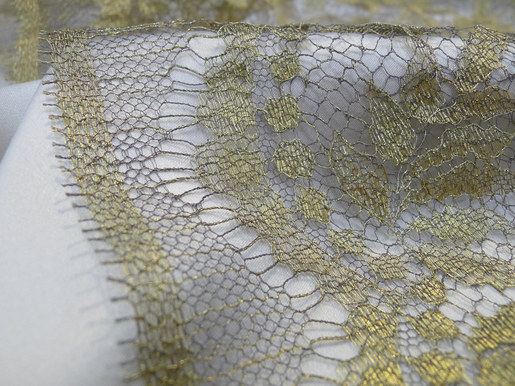Elegant Anthracite & Gold Lace Trim for Dresses, Wedding Gowns & Formal Attire - Perfect for DIY Fashion & Special Occasions