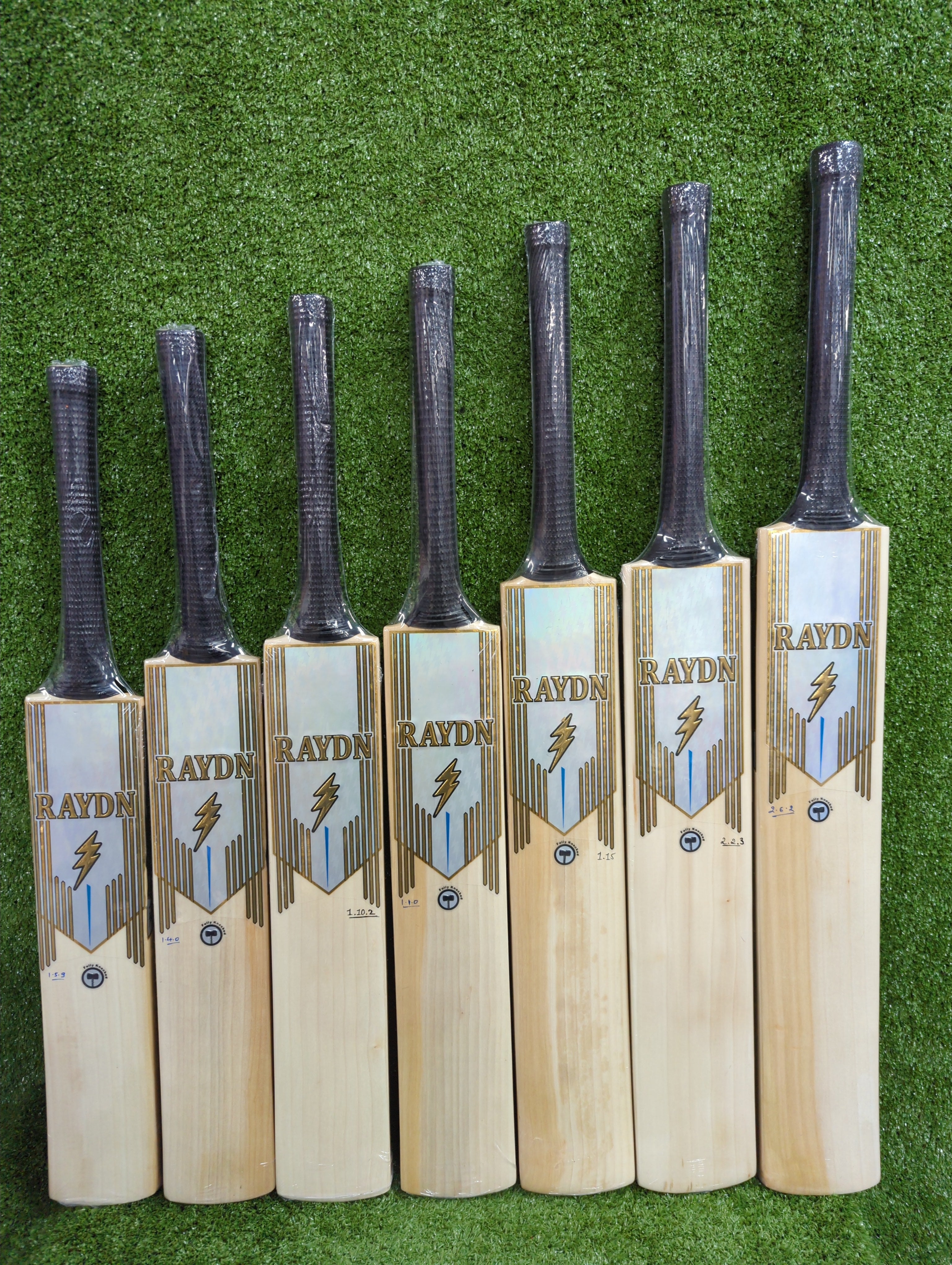 Premium English Willow Cricket Bat for Juniors & Youth - Lightweight & Durable for Training & Matches - Perfect for School, Club, and Competitive Play