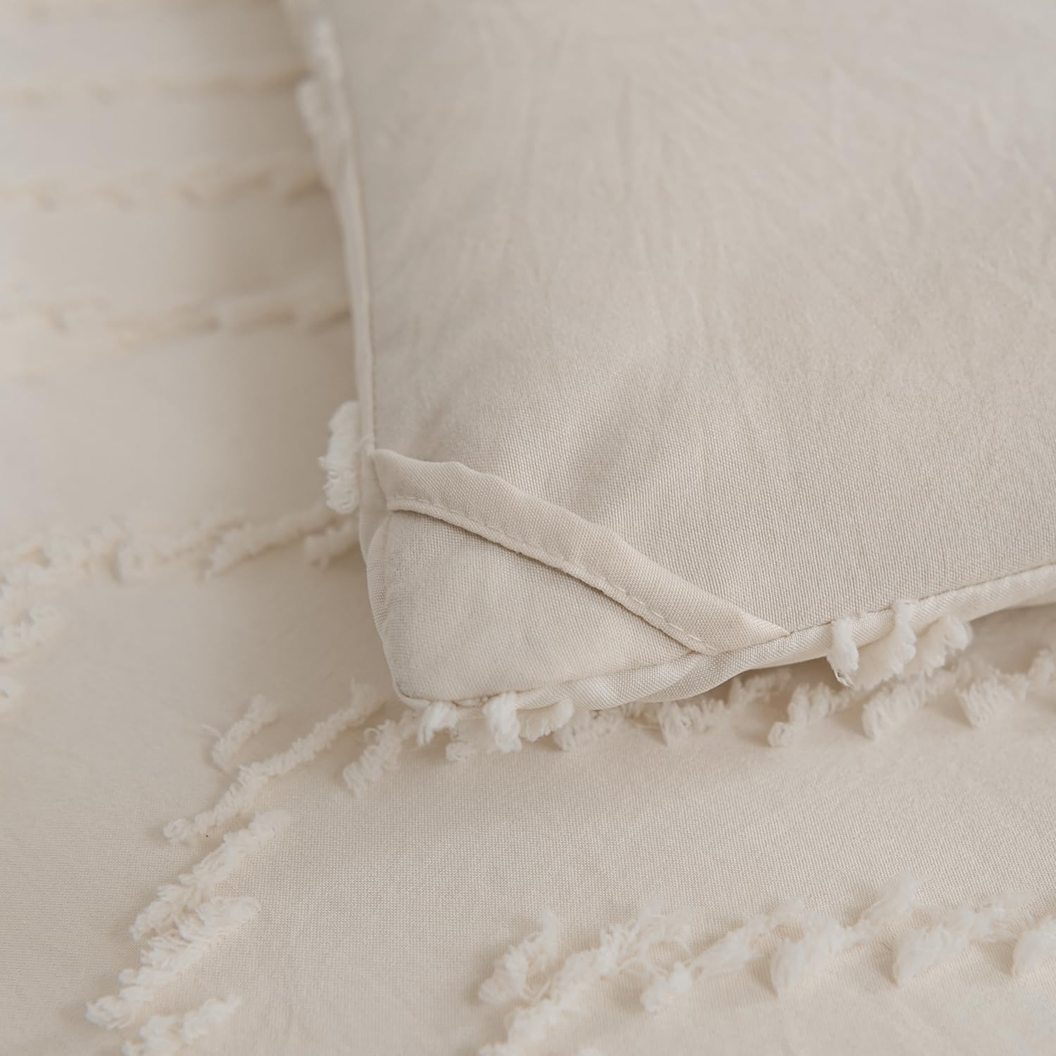 Queen Size Comforter Set - Lightweight & Fluffy All-Season Bedding with Chevron Tufted Design | 3-Piece Cream Bedspread for Cozy Sleep & Guest Room Decor