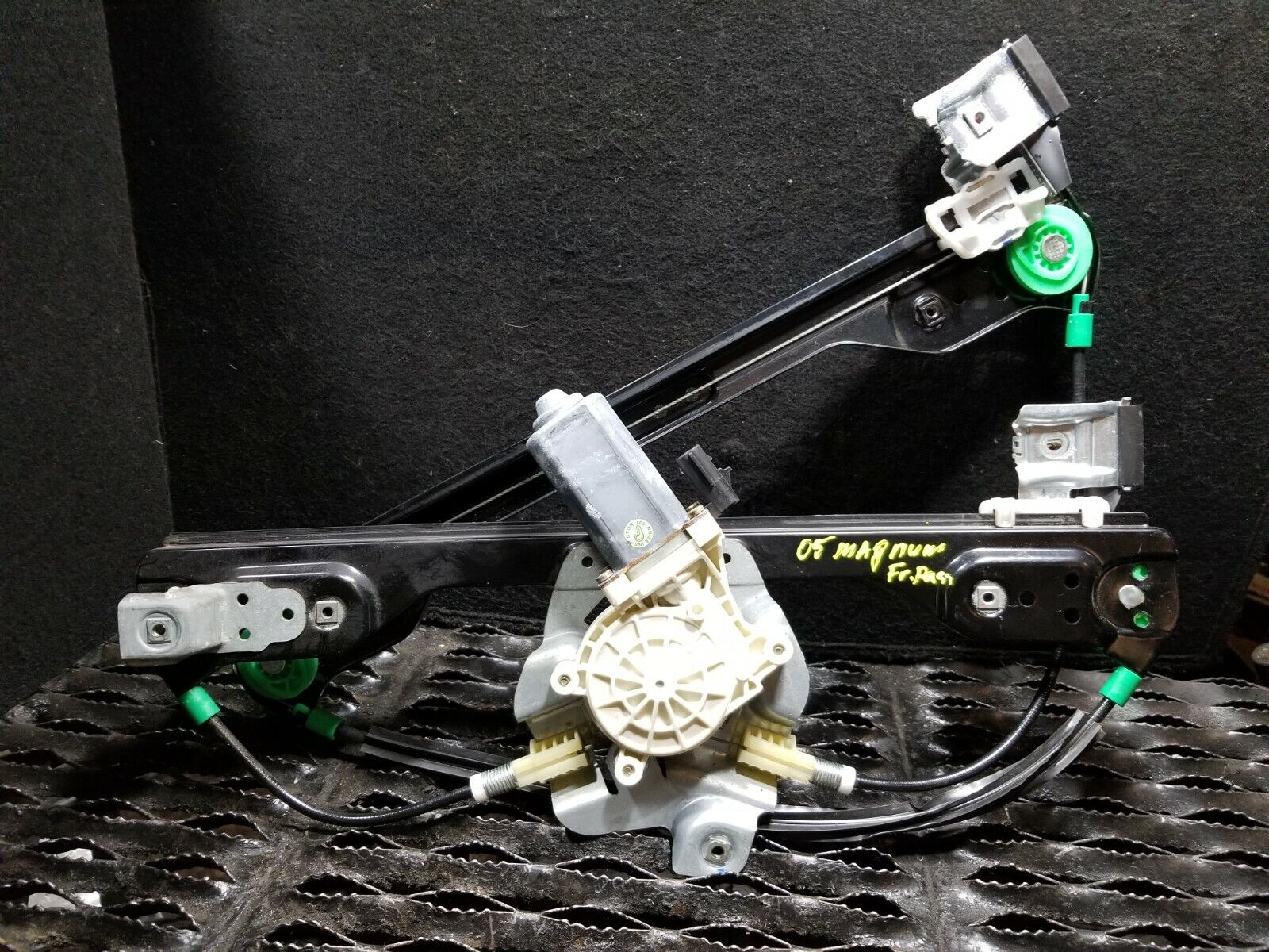 2005-2007 Dodge Magnum Right Front Passenger Window Regulator & Motor Assembly - OEM Replacement Part for Smooth Power Window Operation - Perfect for Car Window Repair & Maintenance