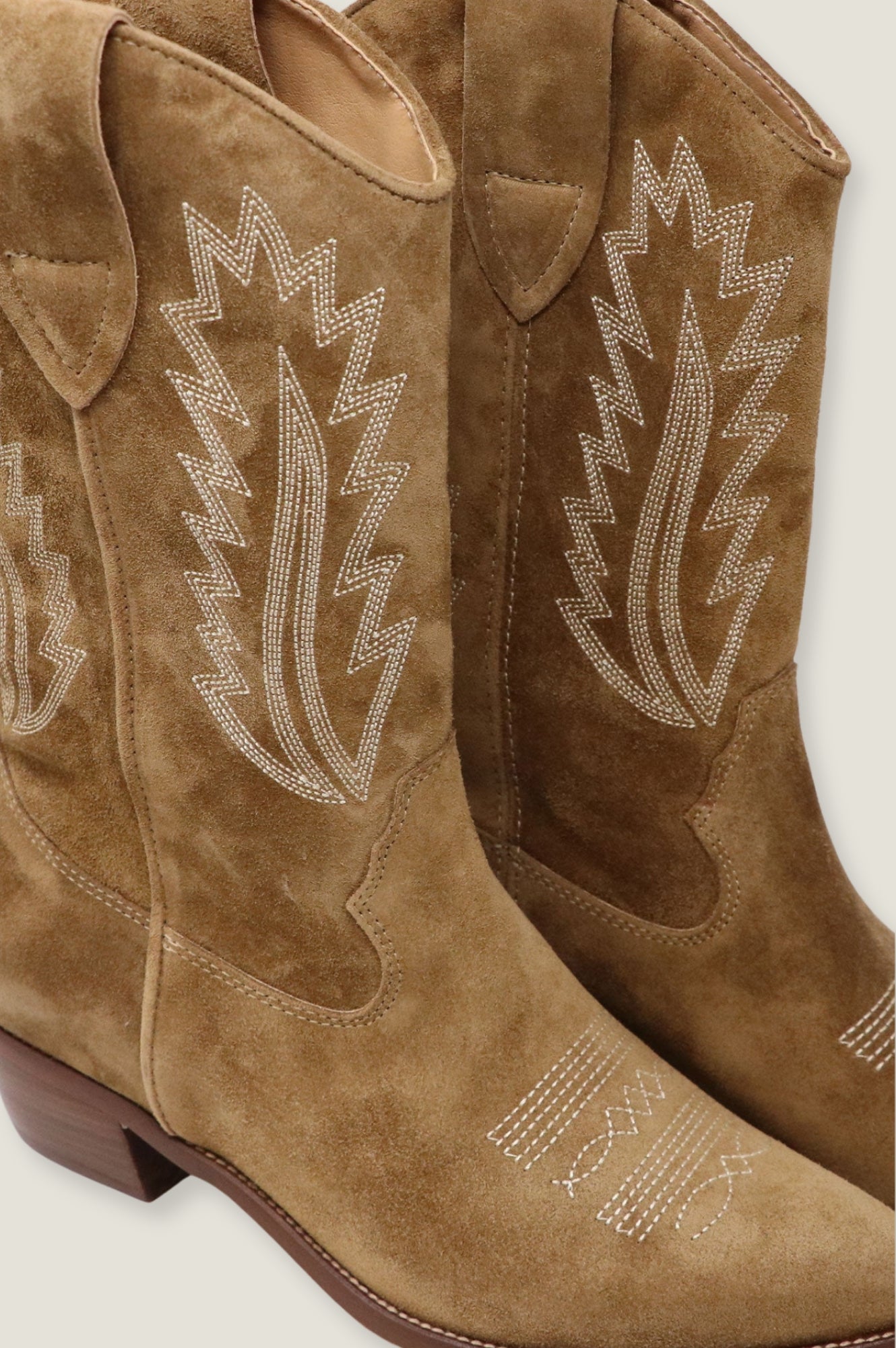 ALPE Camilla Women's Cowboy Boots in Camel - Stylish Western Boots for Country Music Festivals & Rodeo Events