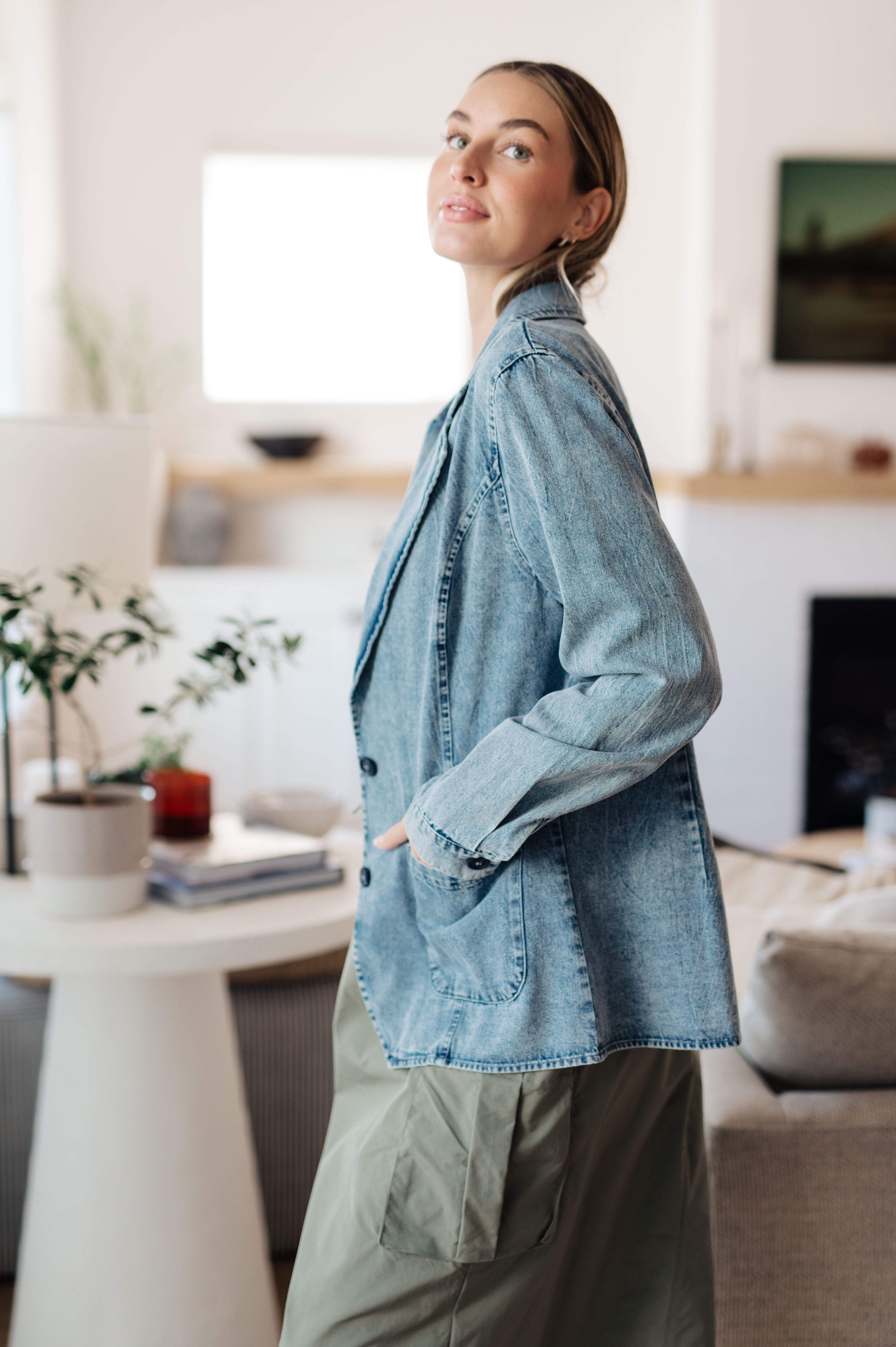 Stylish Business Brunch Denim Blazer for Women - Professional & Casual Office Wear - Perfect for Work Meetings, Lunch Dates & Smart Casual Outfits