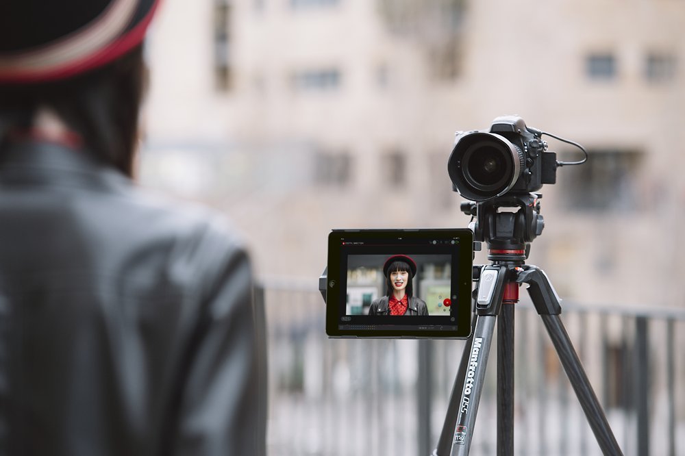 Manfrotto MVDDA13 iPad Air Mount - Black Digital Director Stand for Video Recording & Live Streaming | Perfect for Content Creators, Vloggers & Videographers