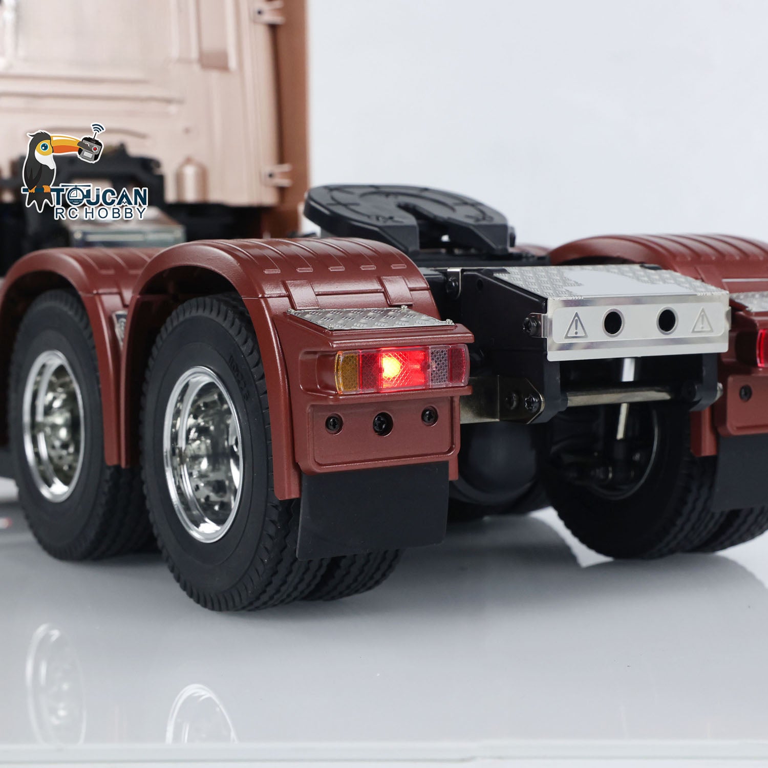 1/14 Scale 3 Axles R620 6x4 RC Tractor Truck - High Roof Cabin, DIY Remote Control Lorry Car Model with RTR ST8 Radio System, ESC, Smoke & Light Effects - Perfect for Hobbyists, Collectors and RC Truck Racing Enthusiasts