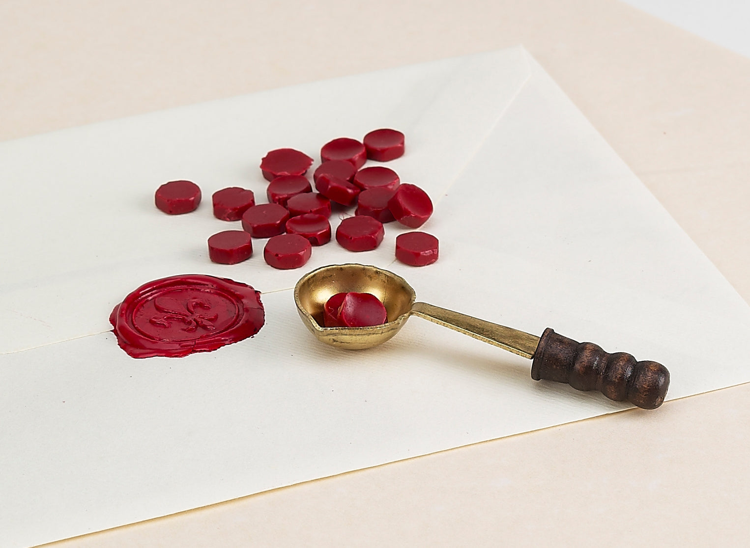 Antique Gold Sealing Wax Beads with Spoon - Premium Wax Seals for Letters, Invitations & DIY Crafts - Perfect for Wedding, Calligraphy & Vintage Style Projects