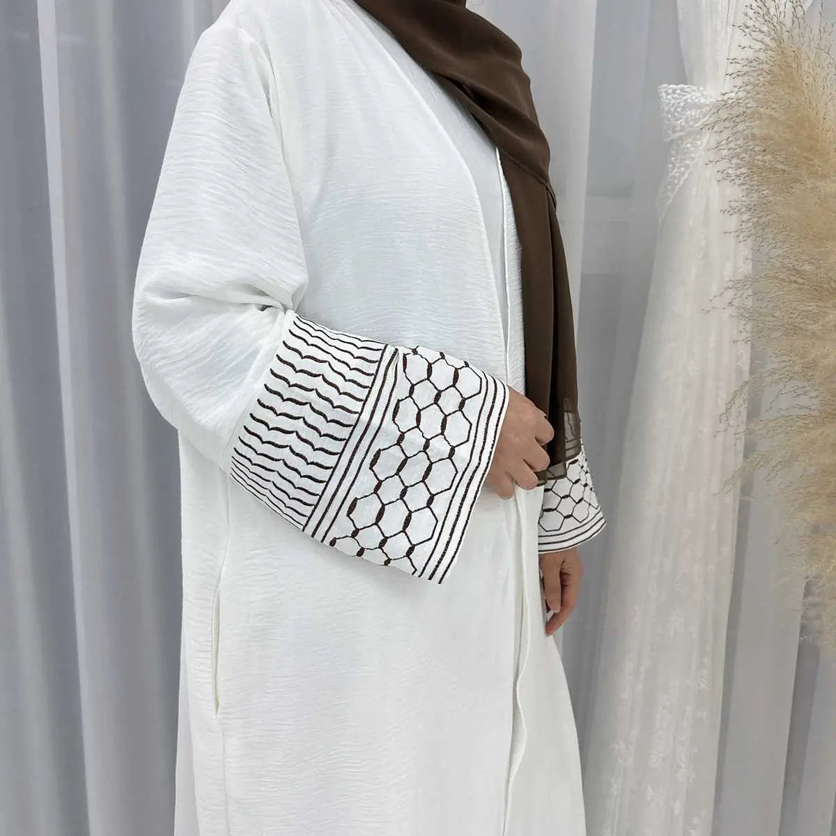 Elegant Muslim Women's Open Abaya Dress with Keffiyeh Embroidery Sleeves - Modest Islamic Fashion for Prayer, Mosque & Special Occasions