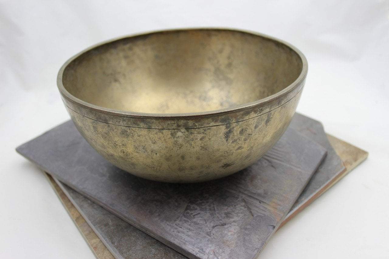 9 Inch Singing Bowl G4 390Hz - Handcrafted Tibetan Meditation Bowl for Sound Healing, Yoga & Relaxation - Perfect for Mindfulness, Therapy, and Spiritual Practices