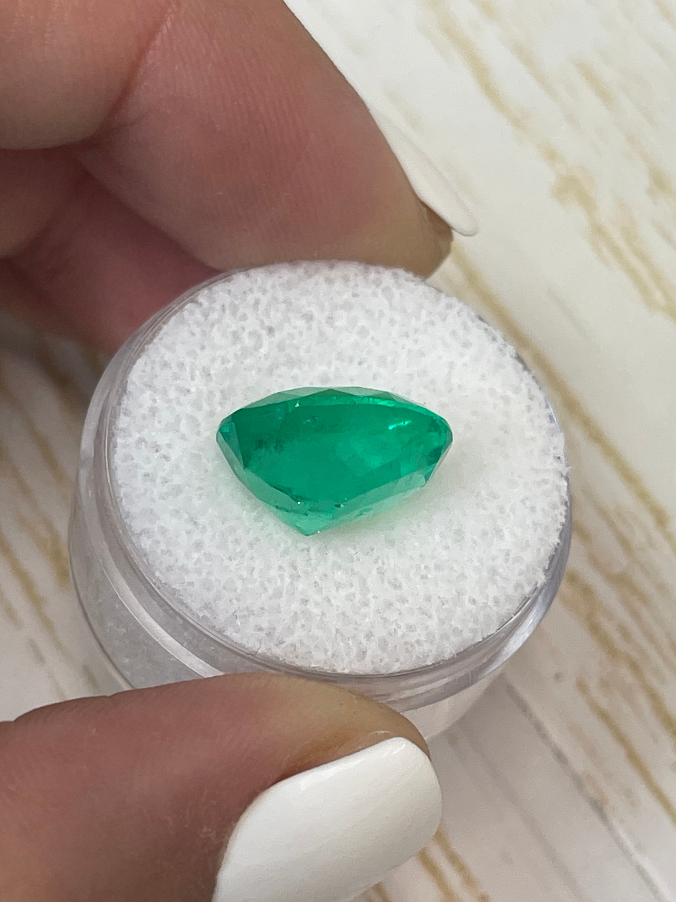 6.89 Carat Muzo Yellowish Green Natural Loose Colombian Emerald - Oval Cut 13.6x11mm for Jewelry Making, Engagement Rings & Luxury Gifts