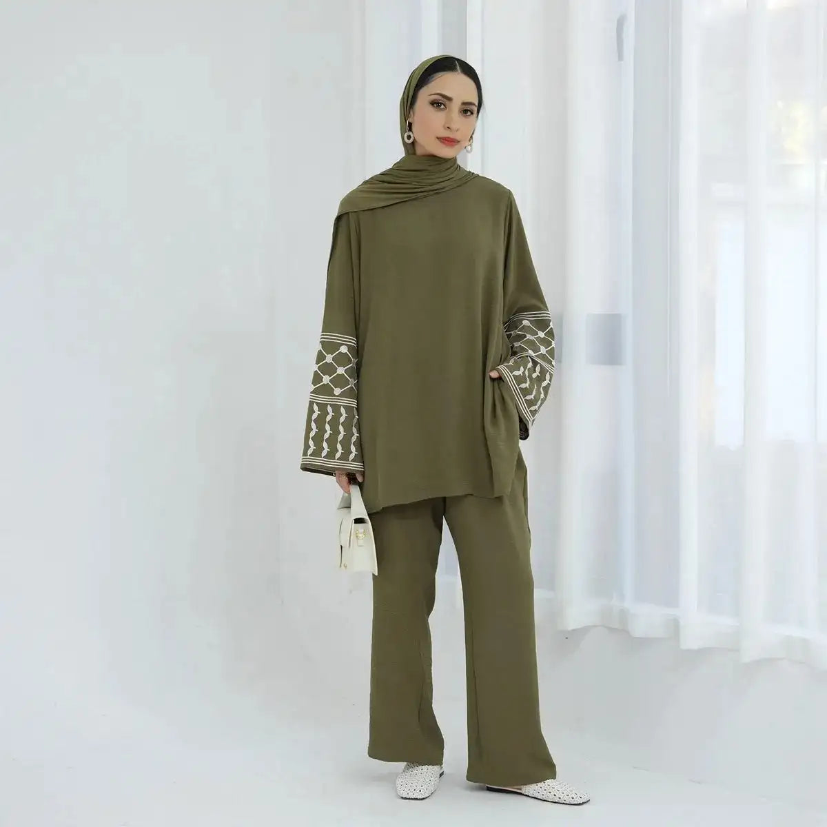 2-Piece Set Keffiyeh Embroidery Sleeve Wrinkle Pant Suit with Tops - Stylish Outfit for Women's Casual Wear, Office, and Special Occasions