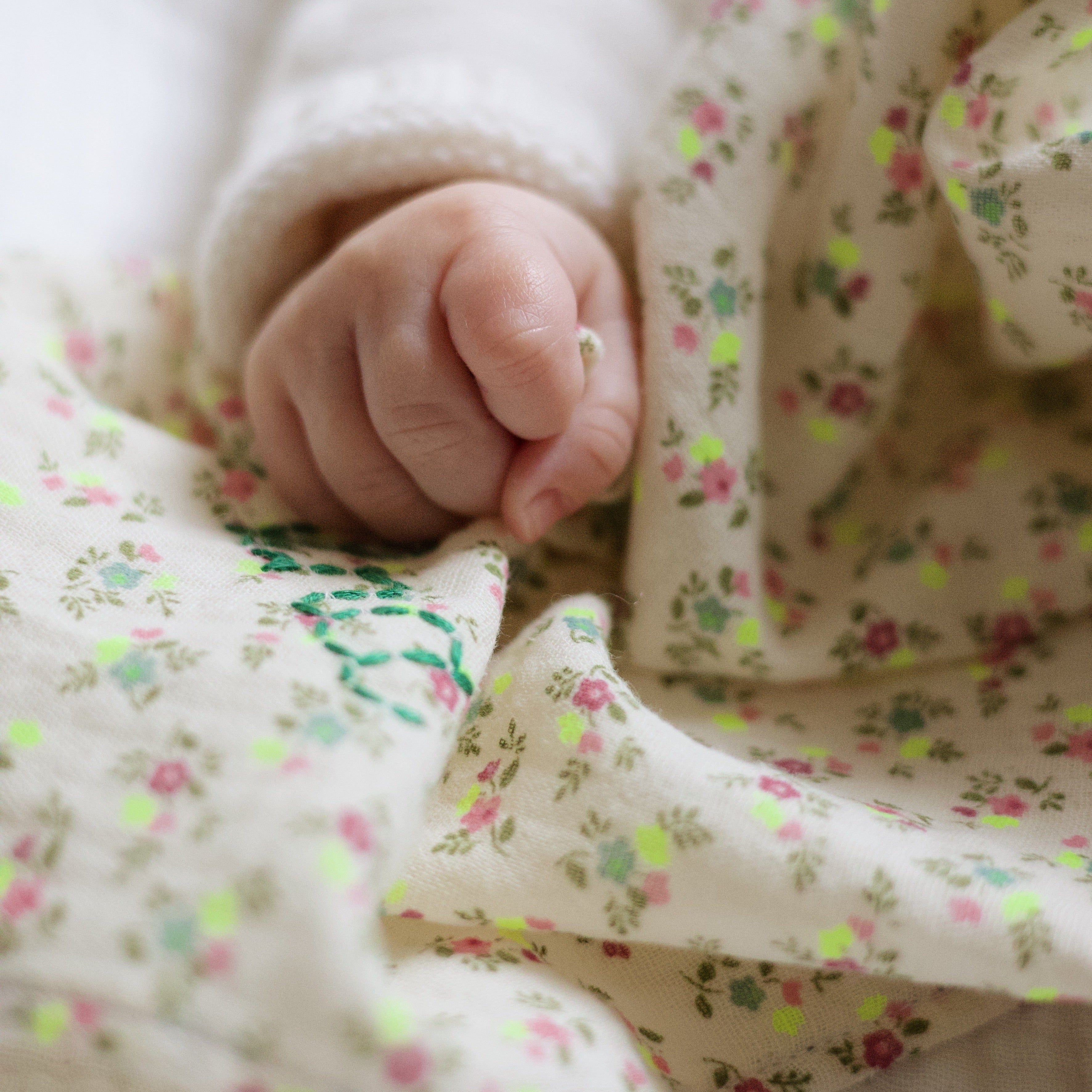 Organic Cotton Baby Swaddle Blankets - Soft Floral & Green Set of 2 | Breathable Newborn Wraps for Sleeping, Nursing & Photo Shoots | Gender Neutral Infant Swaddling Cloths