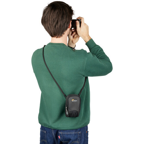 Lowepro Adventura CS 20 III Compact Camera Case - Lightweight Protective Pouch for DSLR & Mirrorless Cameras (Black) - Perfect for Travel, Hiking & Everyday Photography
