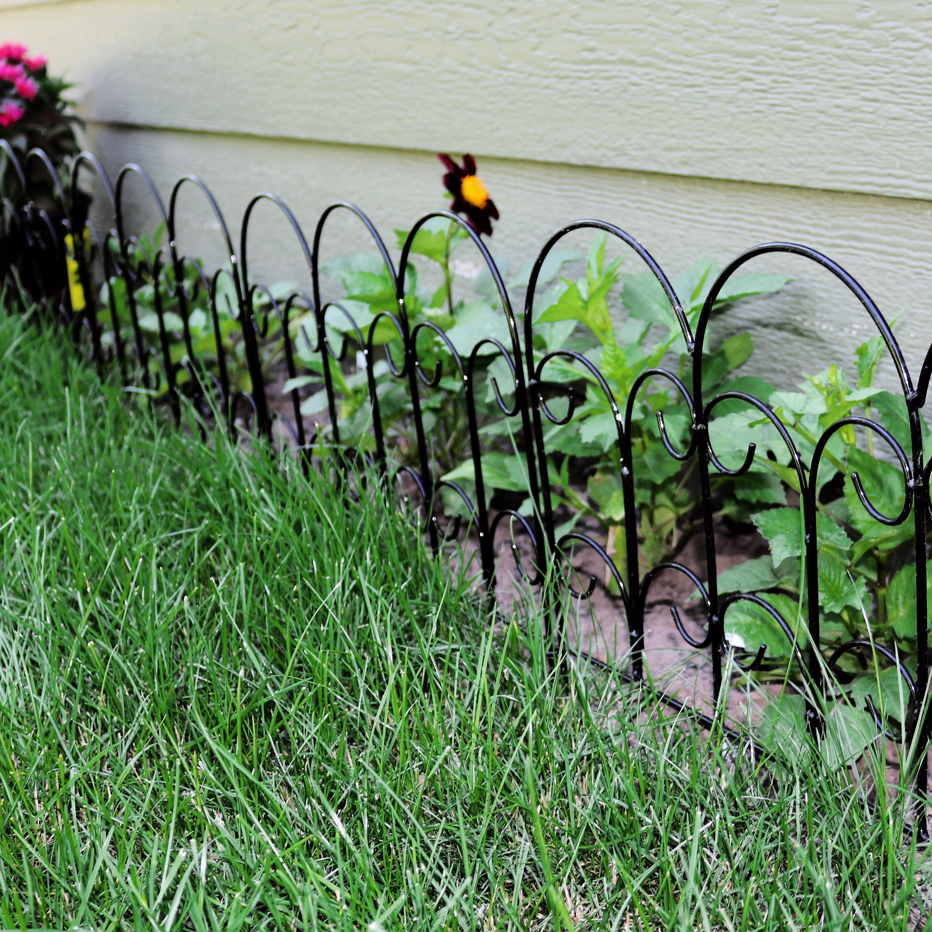 Sunnydaze 5-Piece Victorian Border Fence Set - 7.5 Feet Overall Length - Decorative Garden Edging for Flower Beds, Pathways & Landscaping