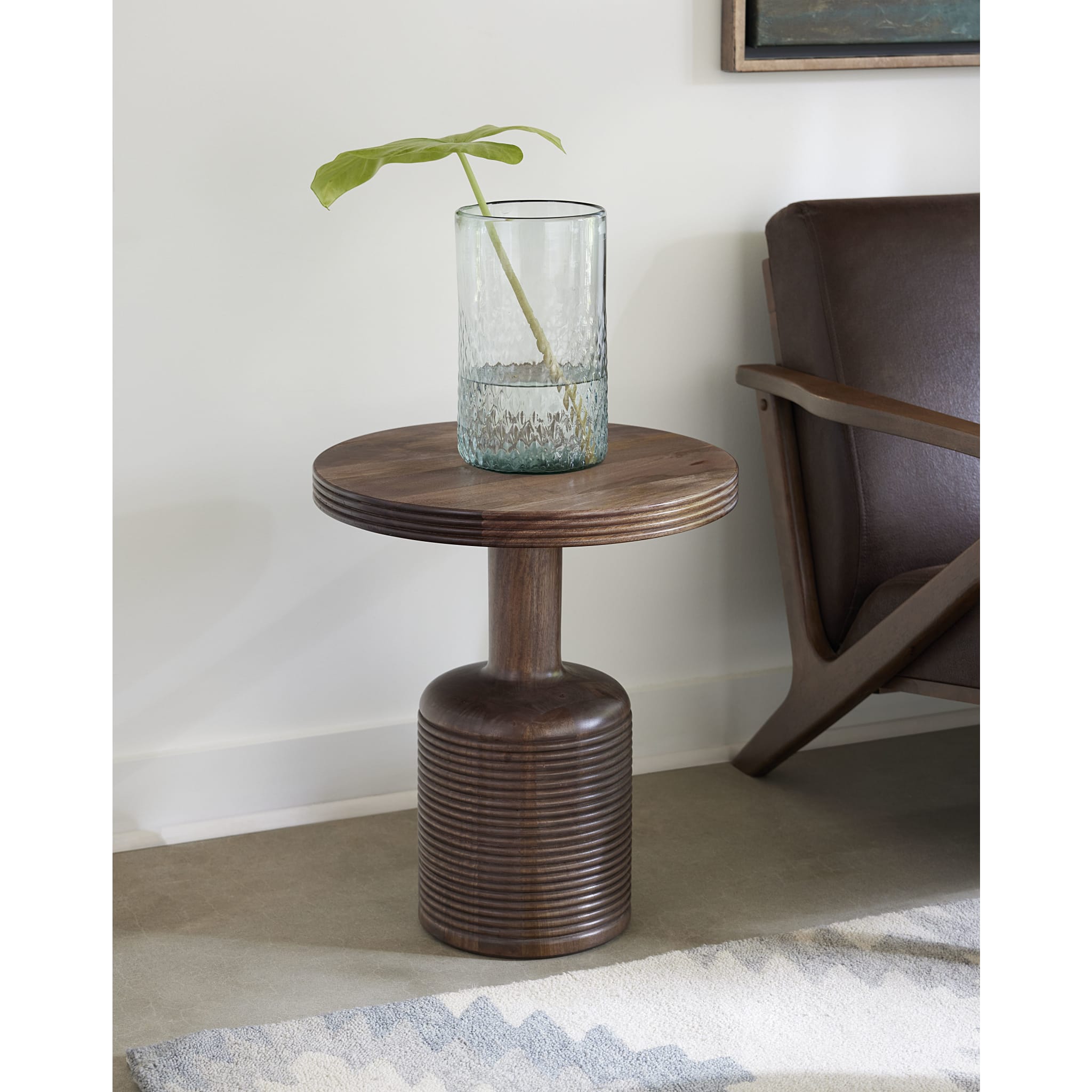 Liyana Solid Wood Round End Table in Natural Tan - Stylish and Durable Coffee Side Table for Living Room, Bedroom, or Office - Perfect for Home Decor and Small Spaces