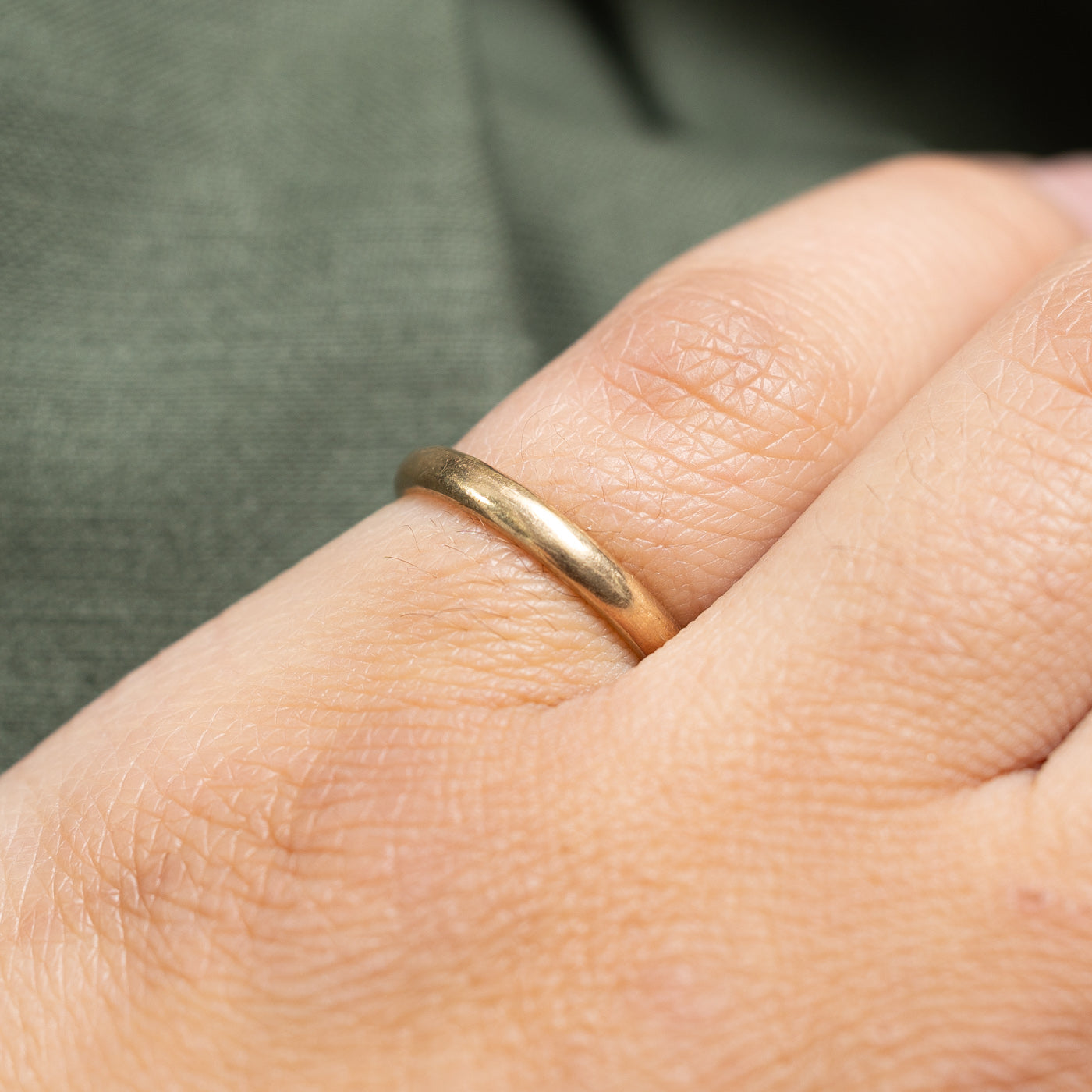 10K Yellow Gold Plain Wedding Band Ring - 2.66mm Thin Comfort Fit - Size 4.5 - Perfect for Engagement, Anniversary & Everyday Wear