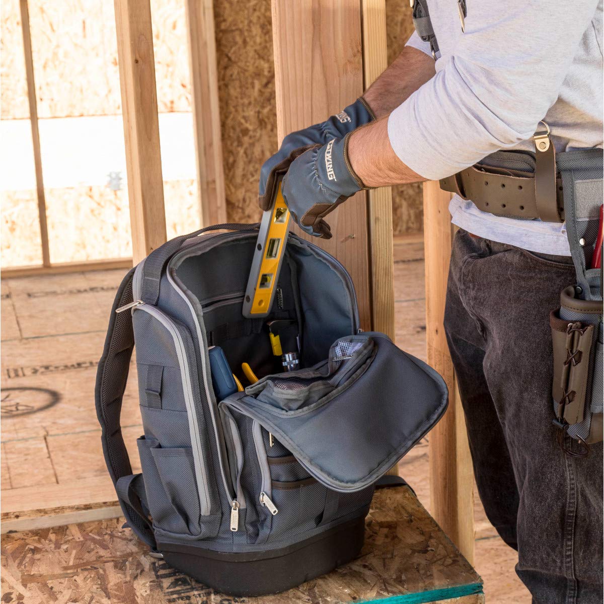 Estwing 94759 20-Inch Durable Hard Bottom Tool Backpack for Construction Workers & Electricians - Heavy Duty Storage for Hammers, Wrenches & Power Tools
