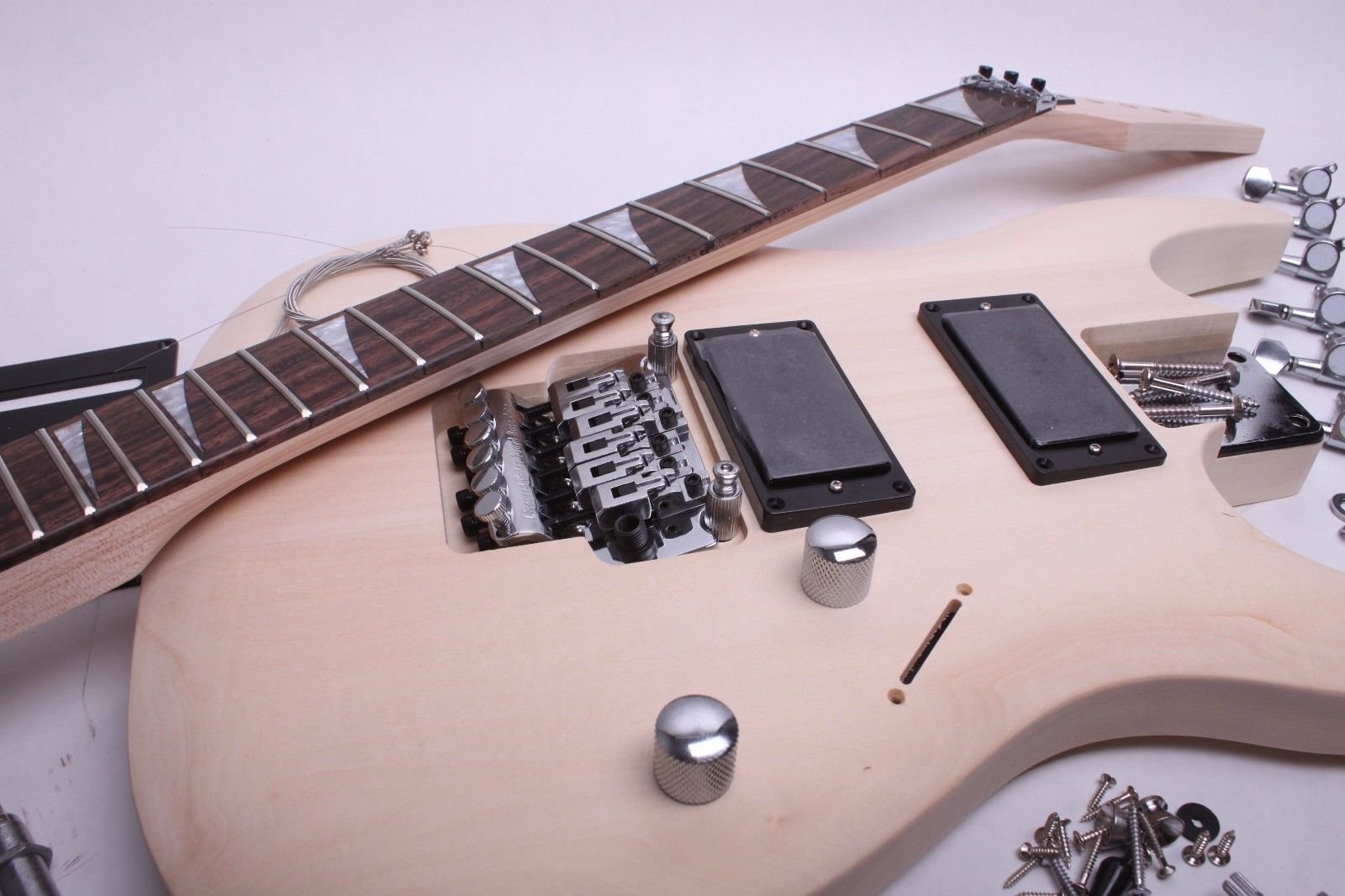 JS Electric Guitar Kit for Beginners - Full Starter Set with Amp, Tuner & Accessories - Perfect for Home Practice, Studio Recording & Live Performances