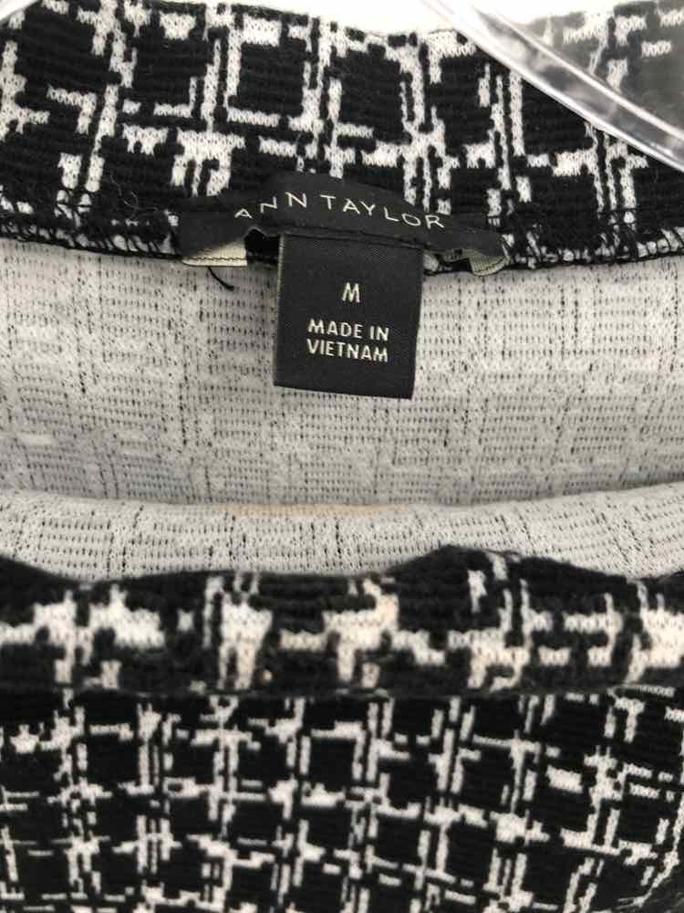 Pre-Owned Ann Taylor Black Blouse Size Medium - Perfect for Work, Office & Casual Wear