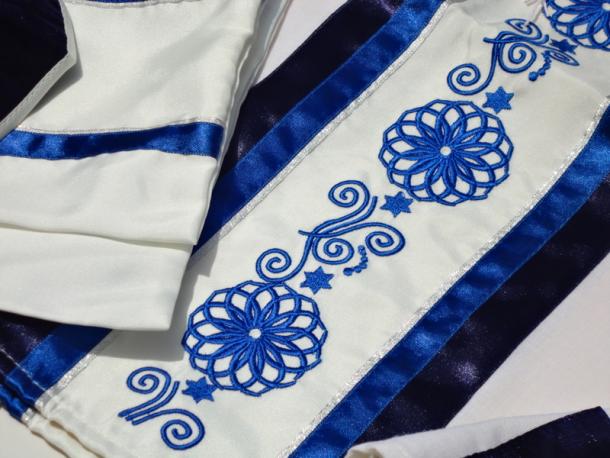 Blue Embroidered Wool Tallit for Bar Mitzvah - Traditional Jewish Prayer Shawl with Elegant Embroidery - Perfect for Synagogue Services & Religious Ceremonies