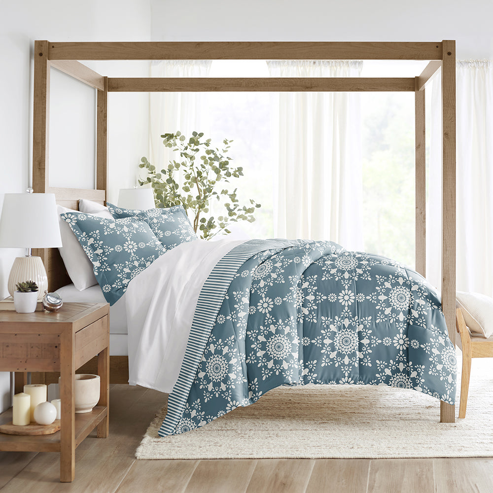 Daisy Medallion Reversible Down Alternative Comforter Set - All-Season Hypoallergenic Bedding for Queen Size Bed | Perfect for Cozy Home Decor & Guest Room Essentials