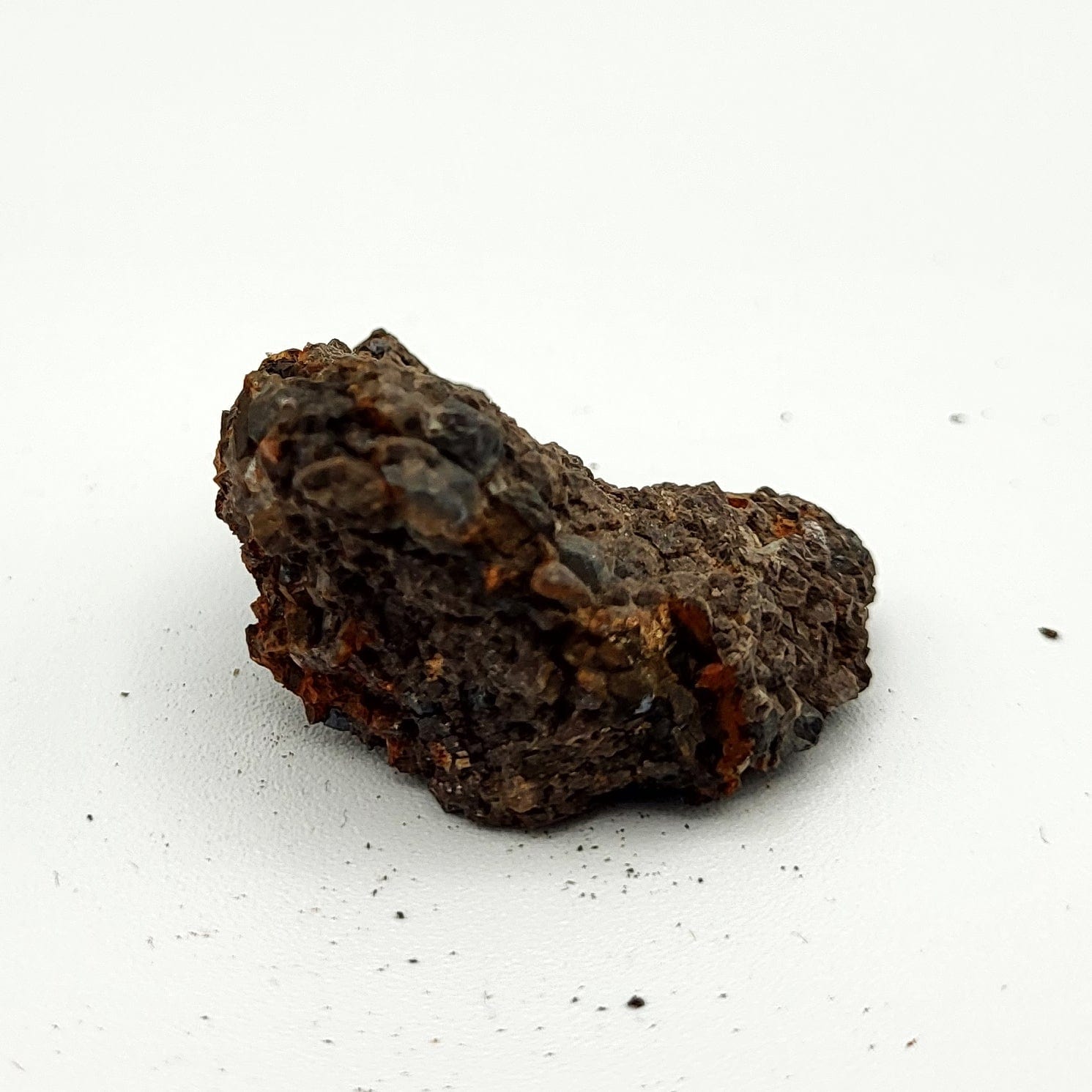 Natural Brookite & Magnetite Raw Stones for Crystal Healing, Meditation & Energy Work - High-Quality Mineral Specimens for Collectors & Spiritual Practices